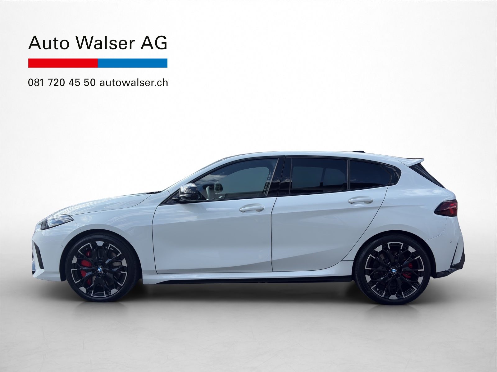 BMW M135i xDrive-showroom-element-1