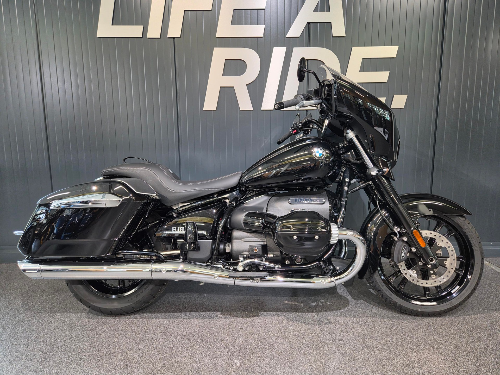 BMW R 18 B Bagger-image-0