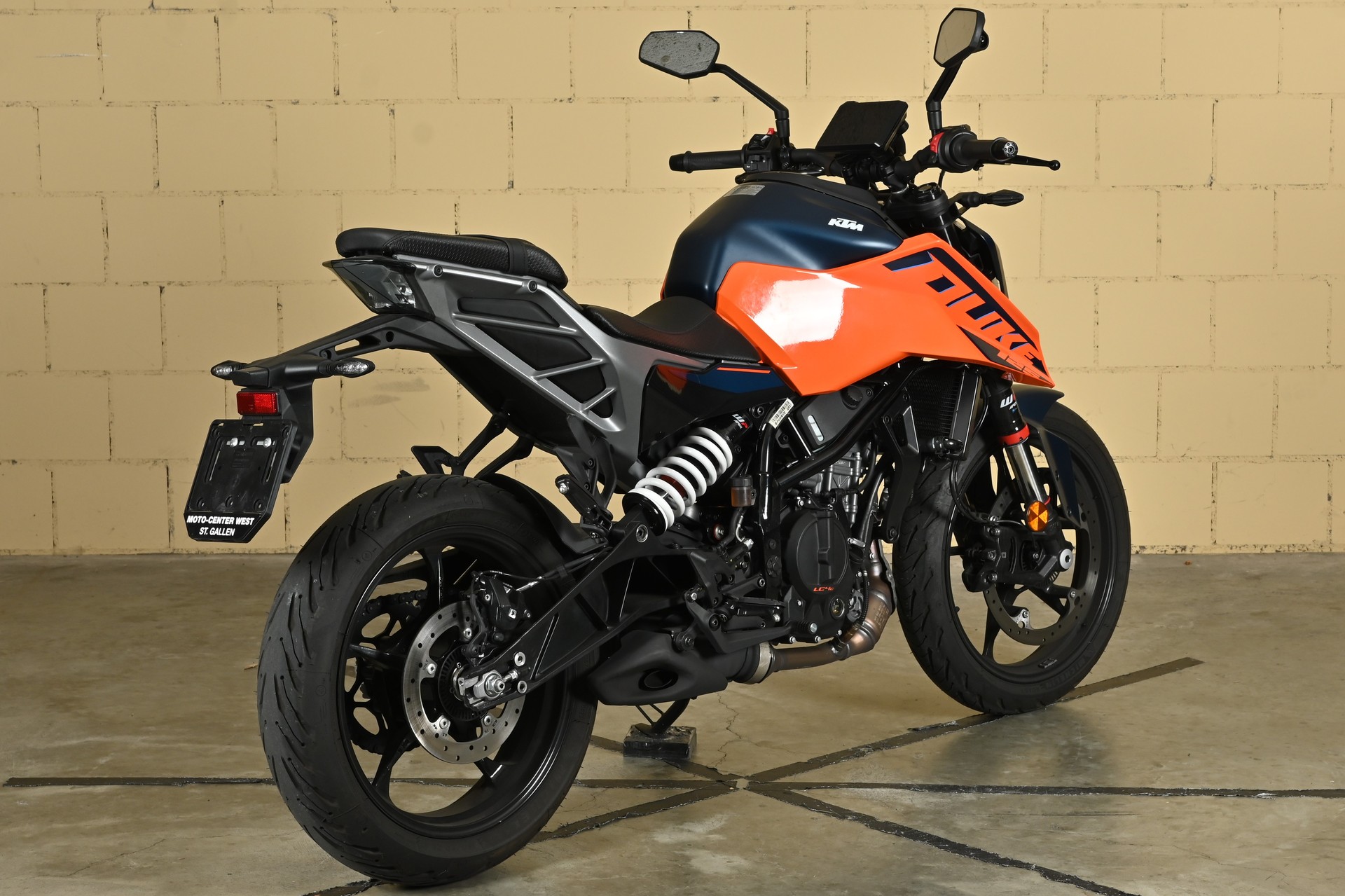 KTM 125 Duke-image-12