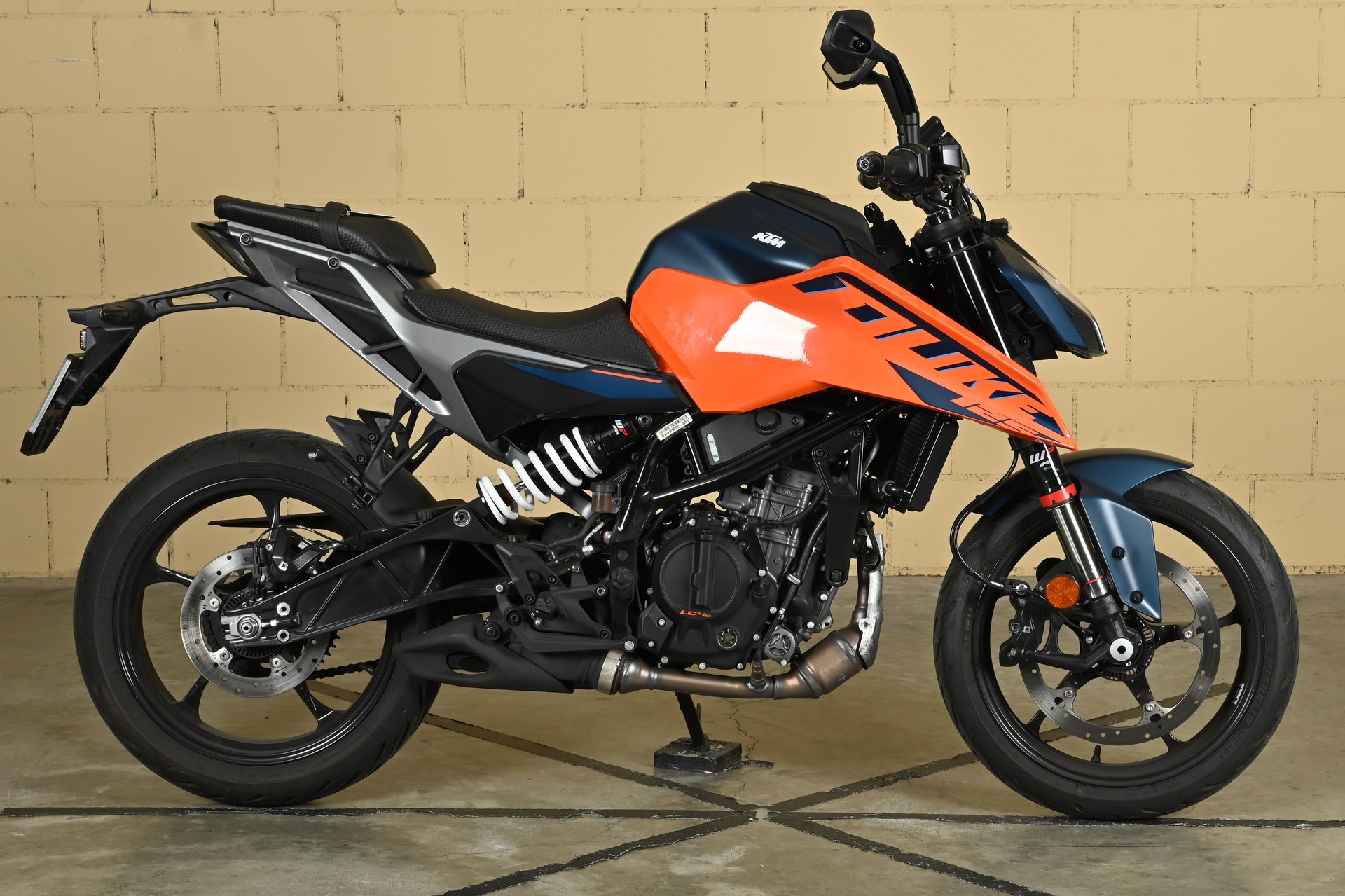 KTM 125 Duke-image-7