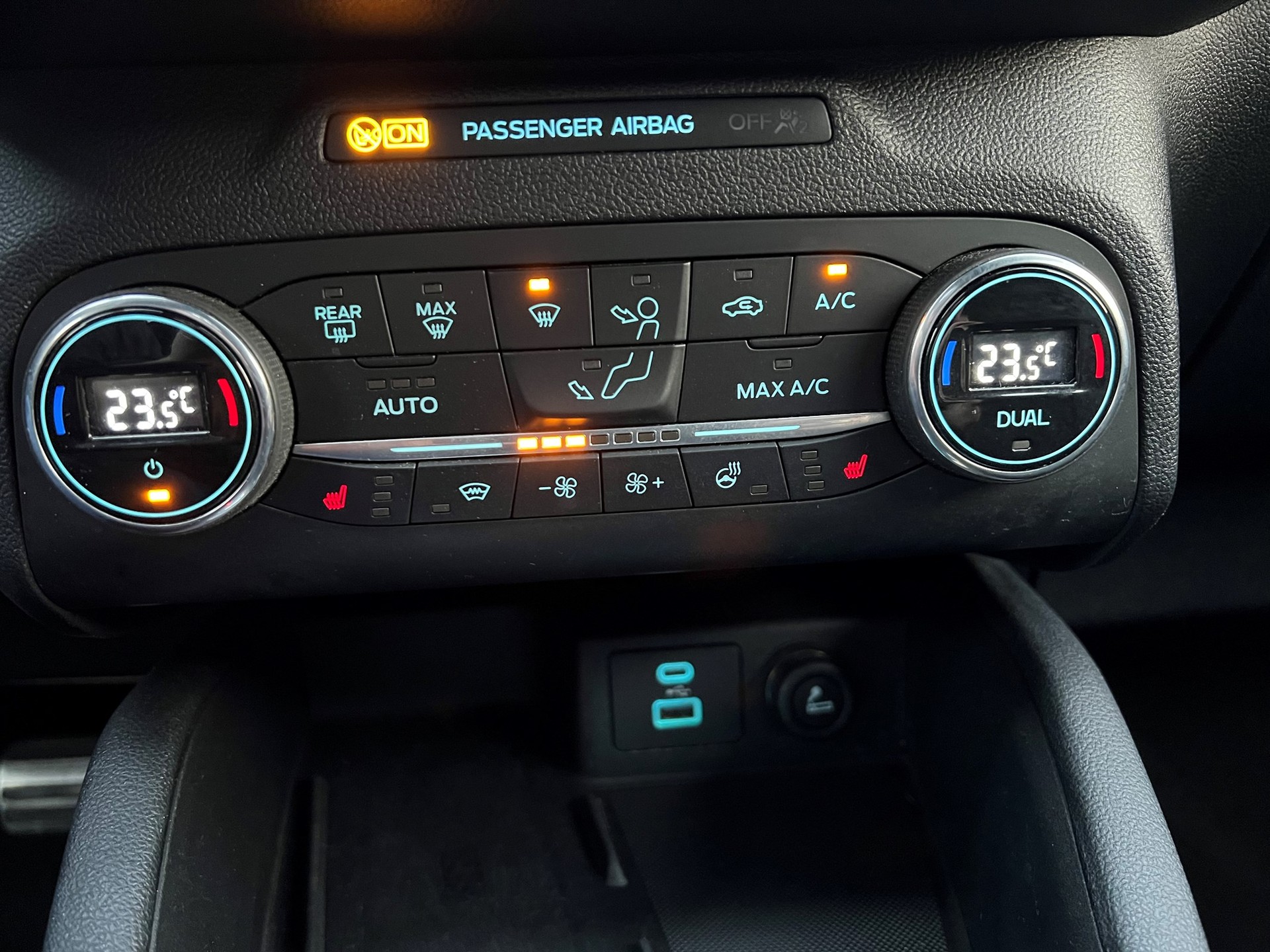 FORD Kuga 2.0 TDCi EcoBlue ST-Line X 4WD-image-13