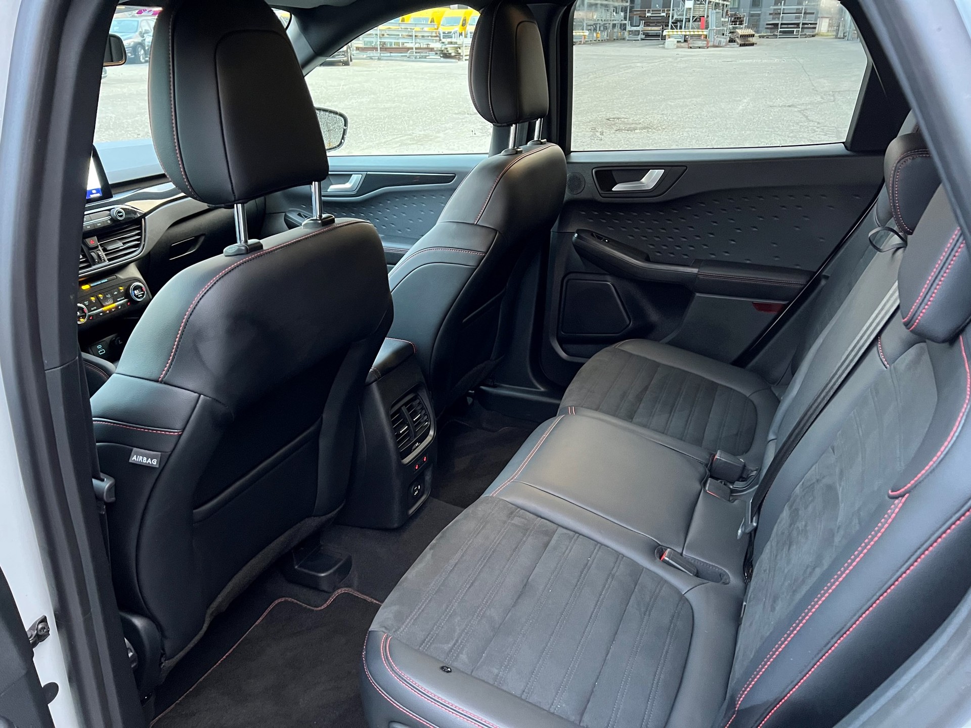 FORD Kuga 2.0 TDCi EcoBlue ST-Line X 4WD-image-8