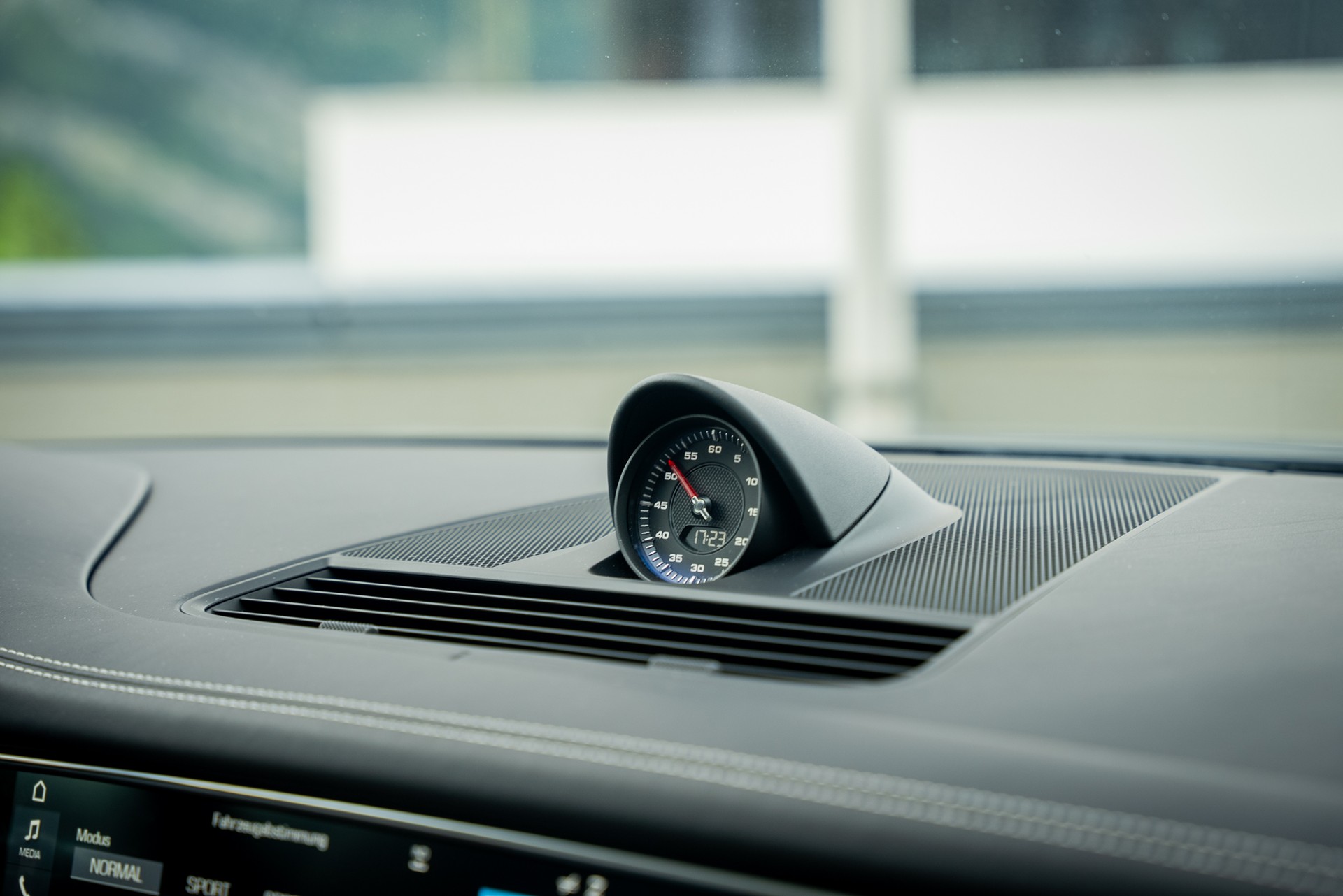 PORSCHE Panamera Turbo PDK-image-13