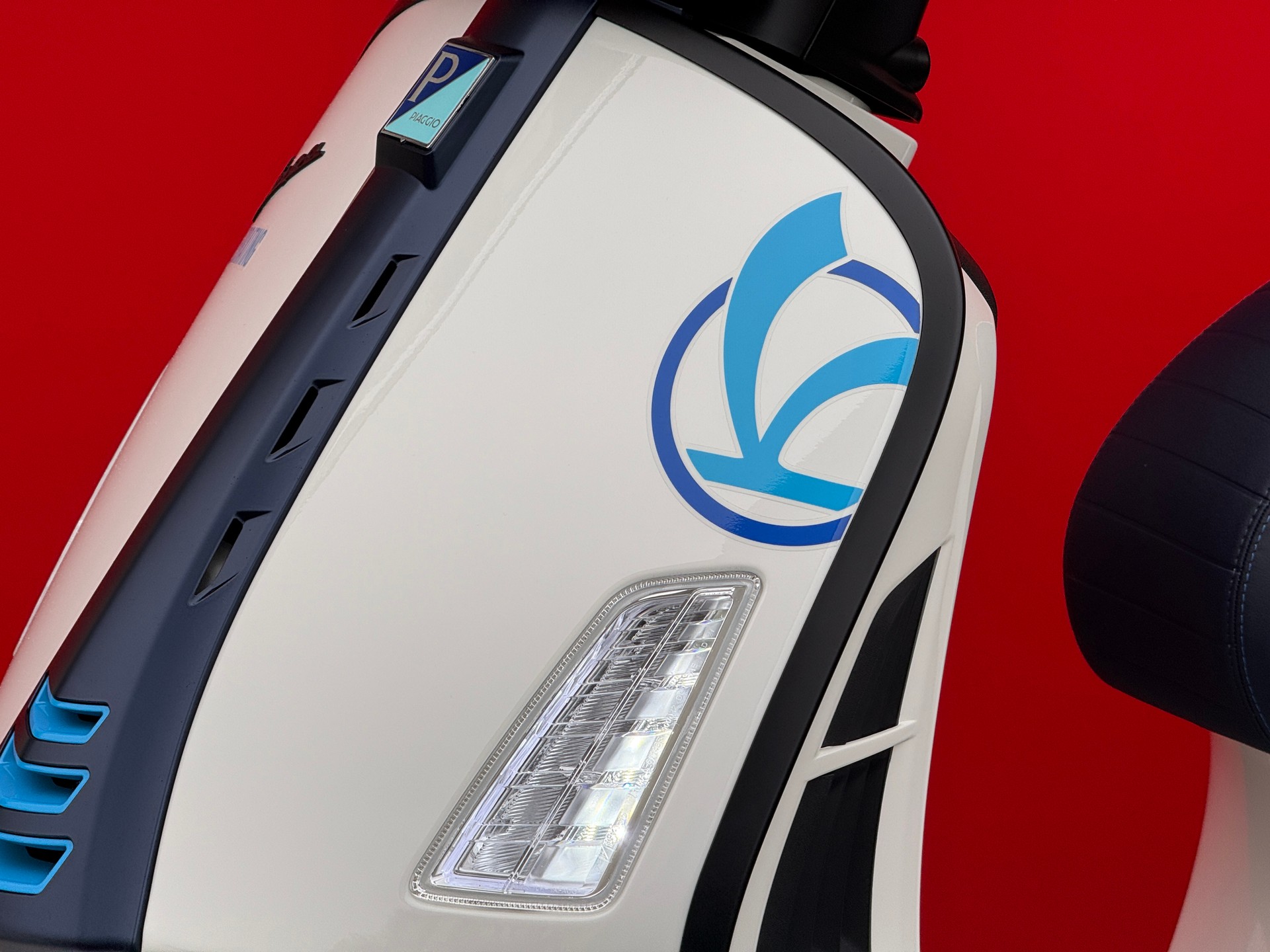 PIAGGIO Vespa GTV 300 "140th"-image-11