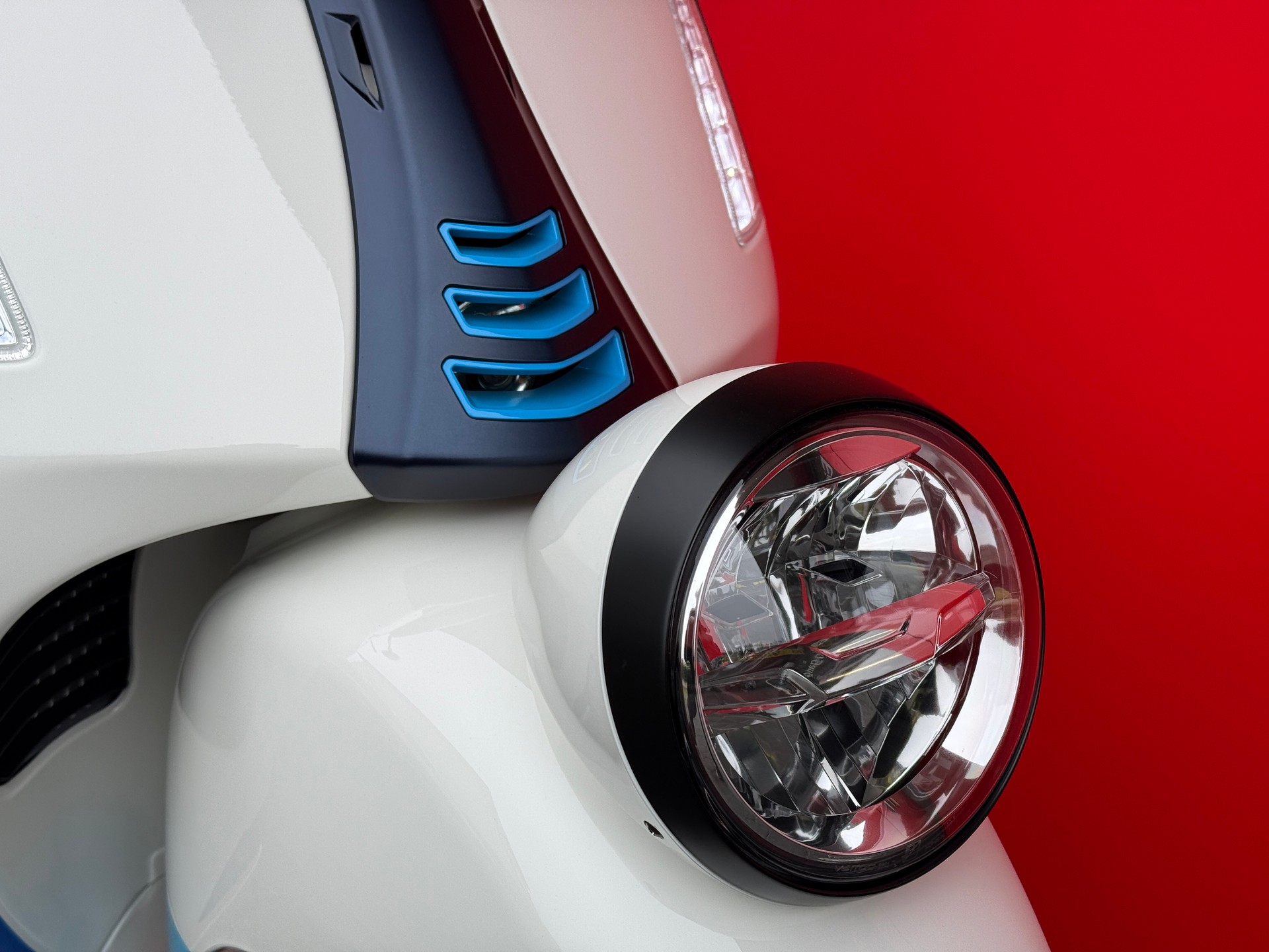 PIAGGIO Vespa GTV 300 "140th"-image-6