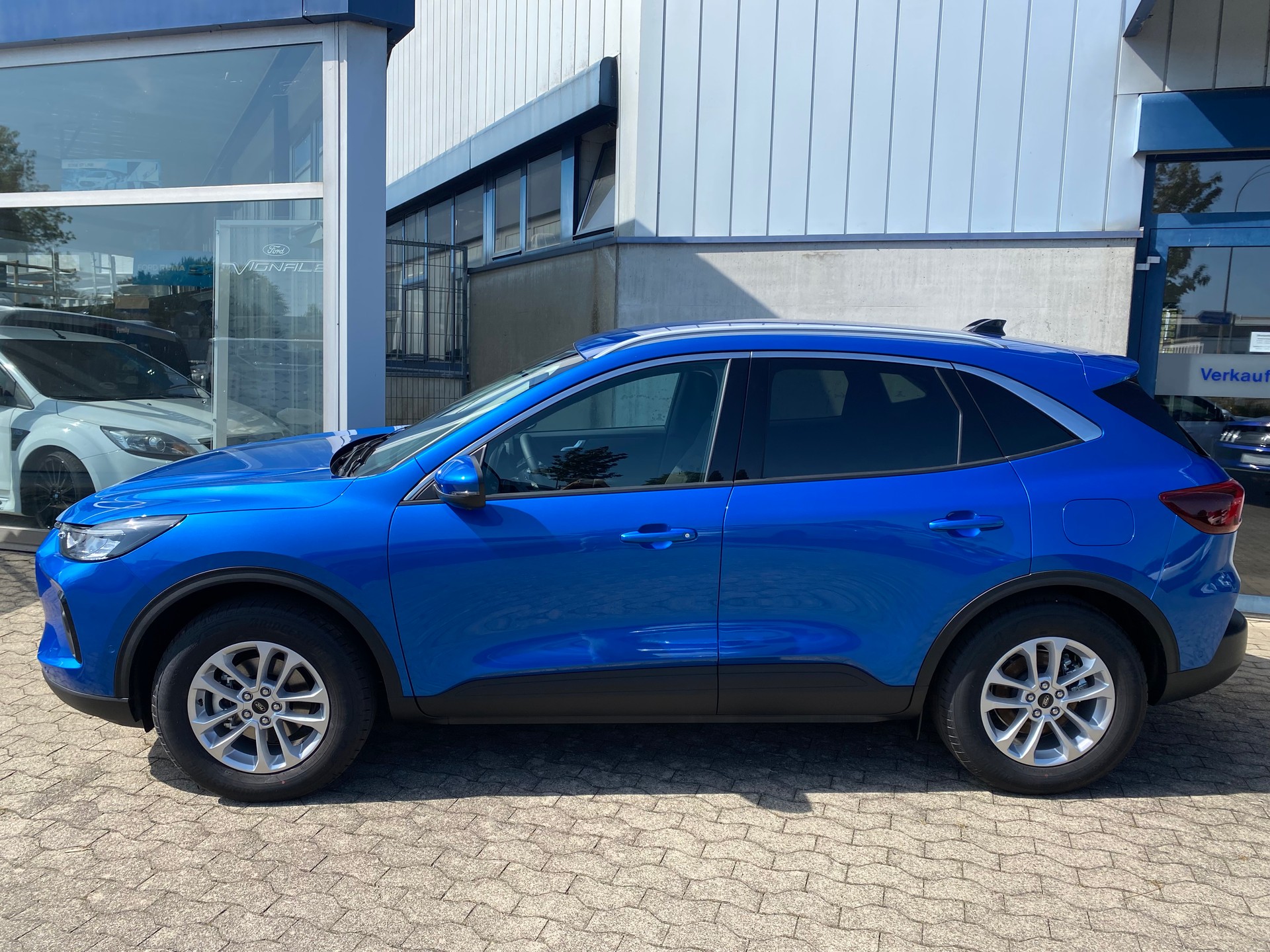 FORD Kuga 2.5 FHEV Titanium 4WD-image-8