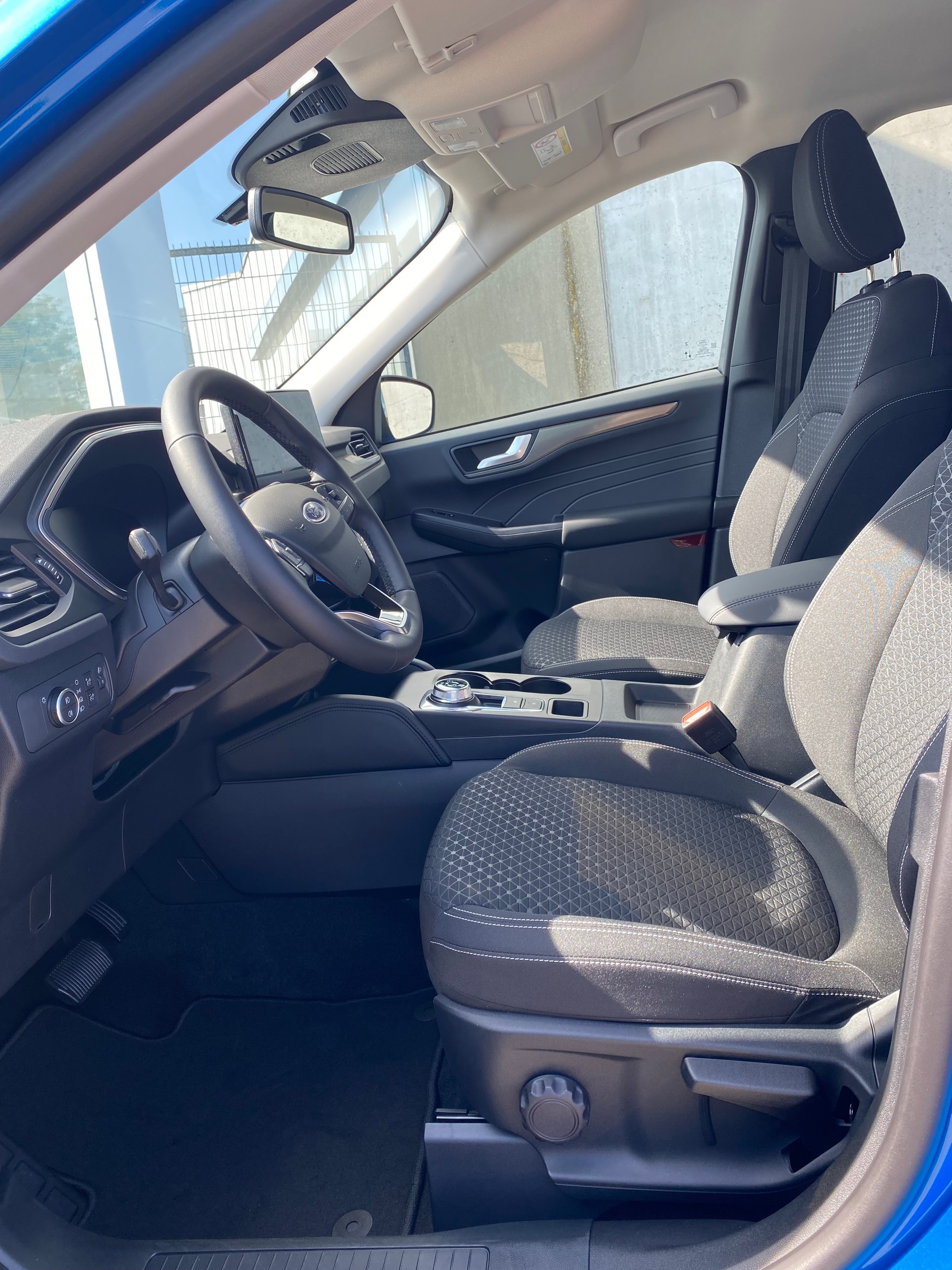 FORD Kuga 2.5 FHEV Titanium 4WD-image-2