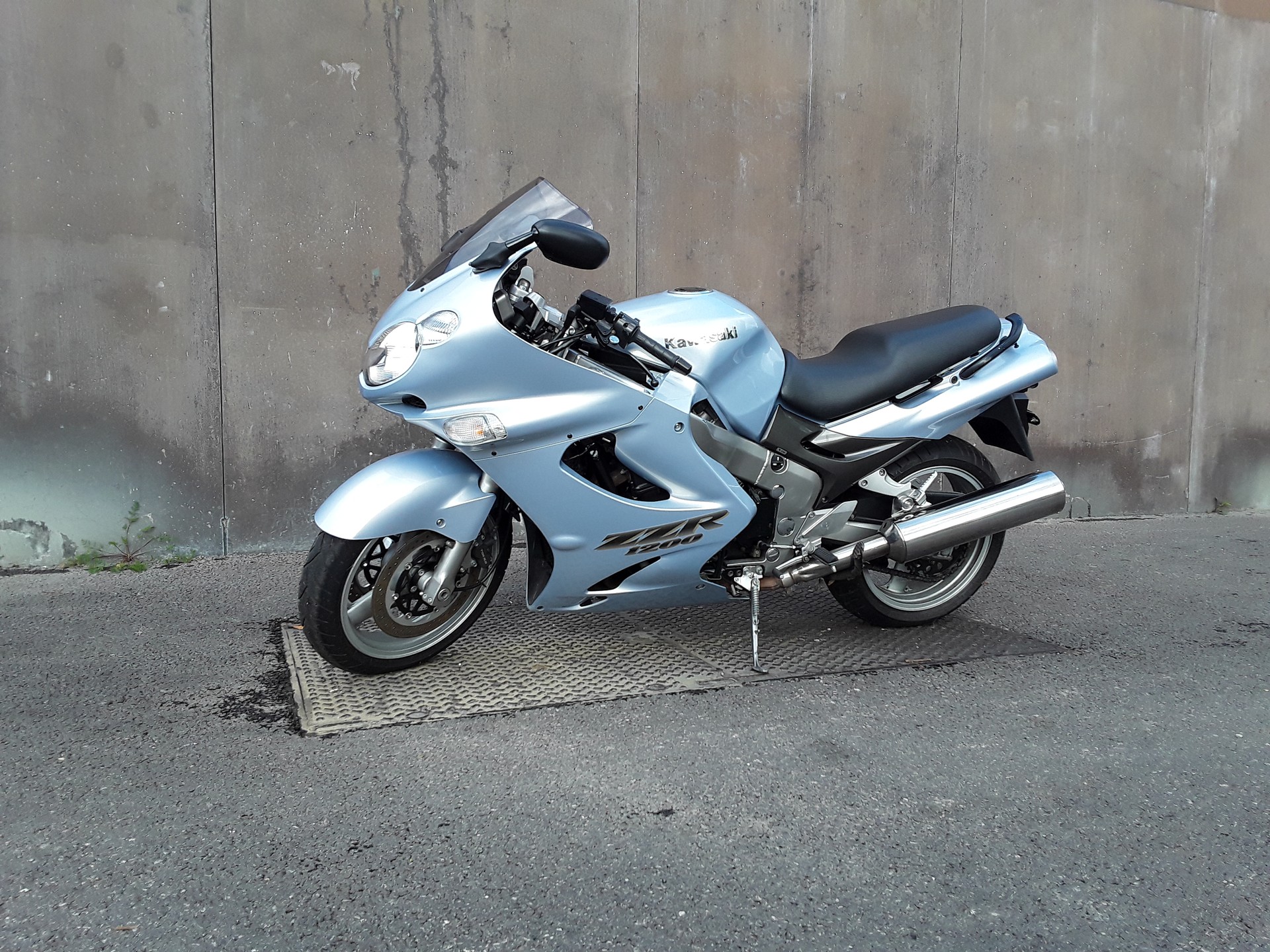 KAWASAKI ZZ-R 1200-image-0