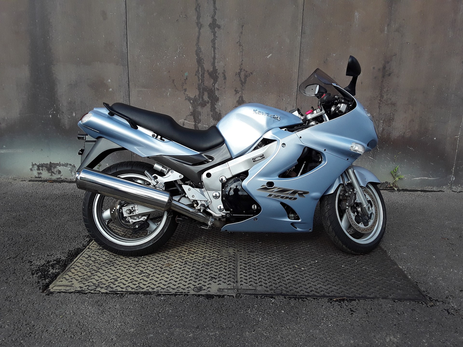 KAWASAKI ZZ-R 1200-image-3