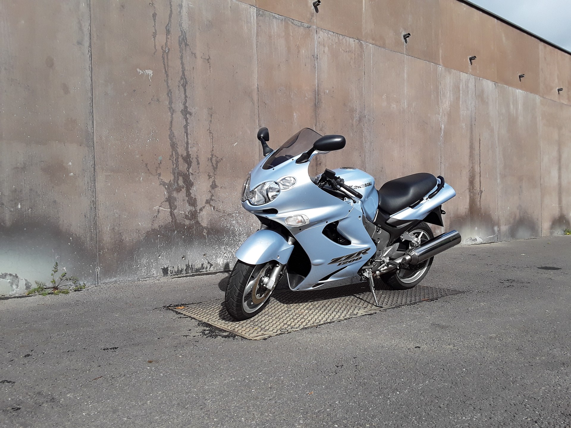 KAWASAKI ZZ-R 1200-image-1