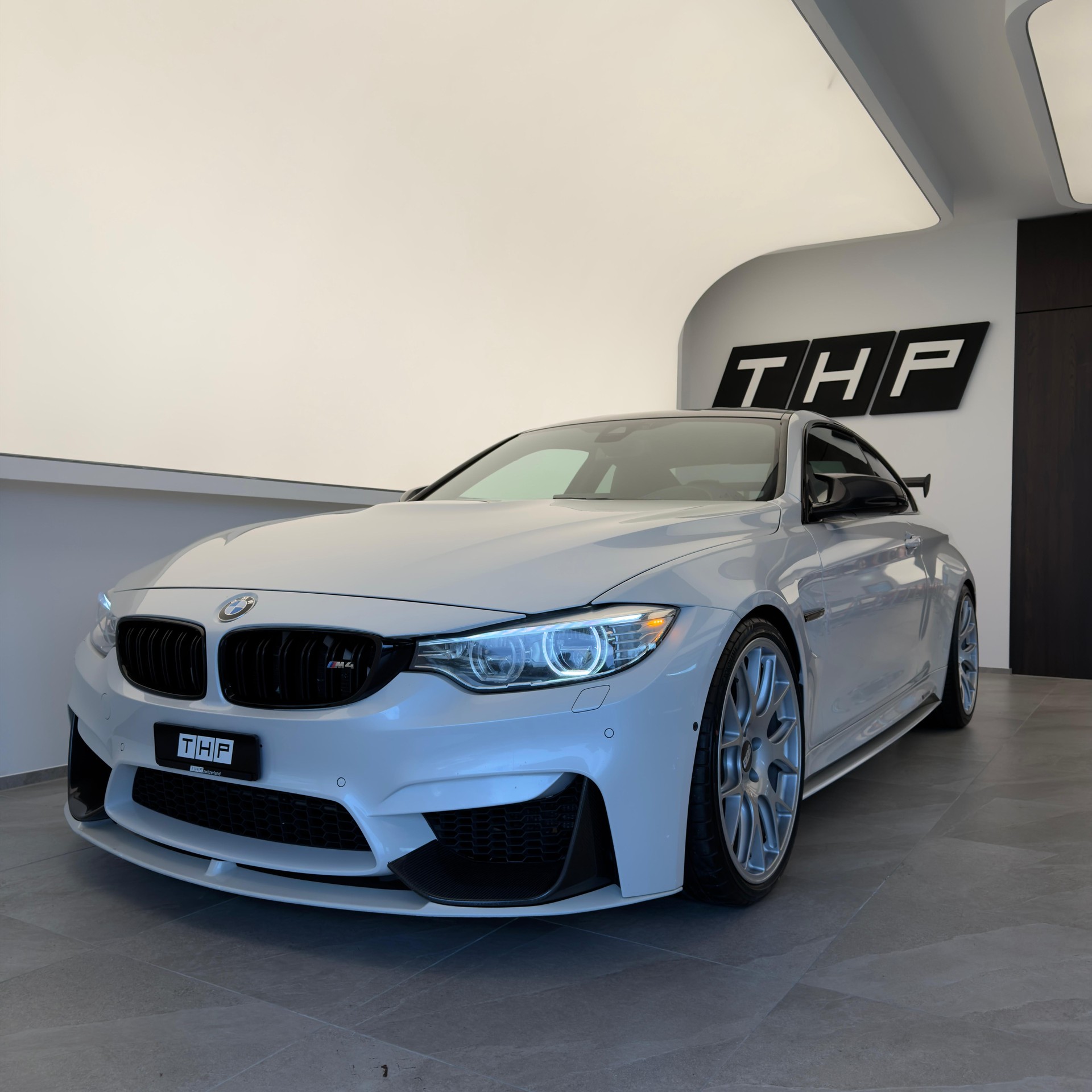 BMW M4 Coupé M Performance-showroom-element-1