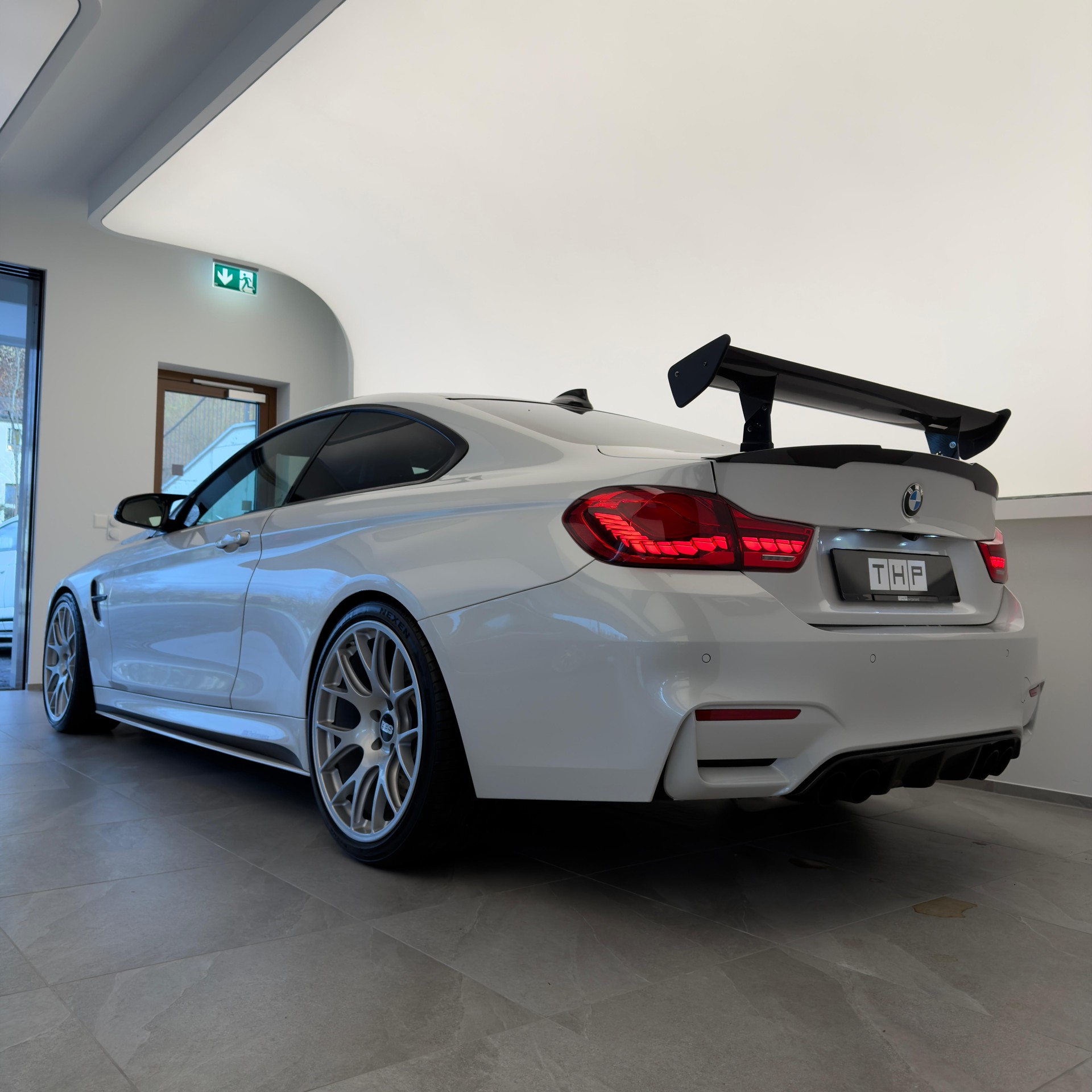BMW M4 Coupé M Performance-showroom-element-3