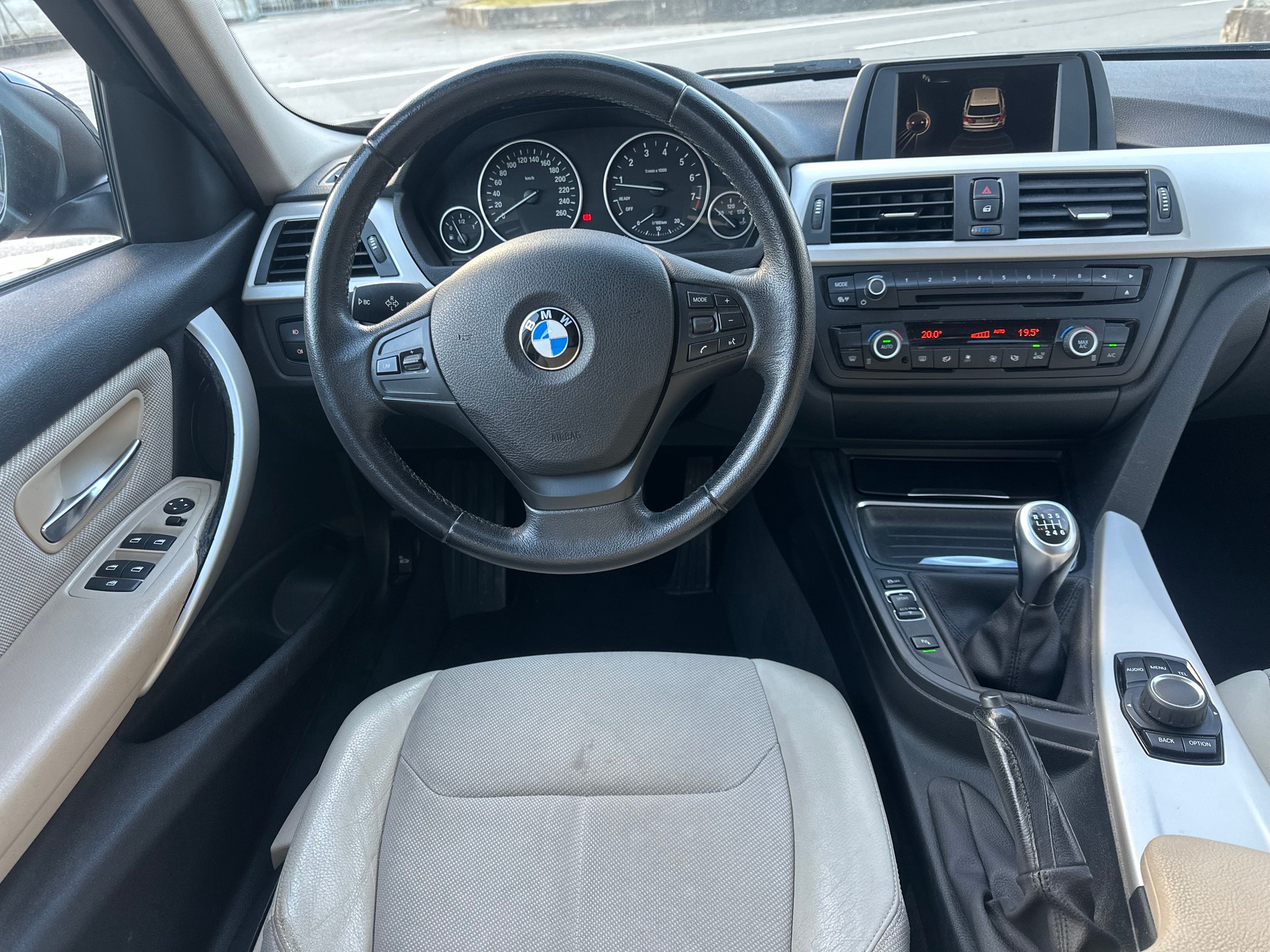 BMW 328i Touring-image-9