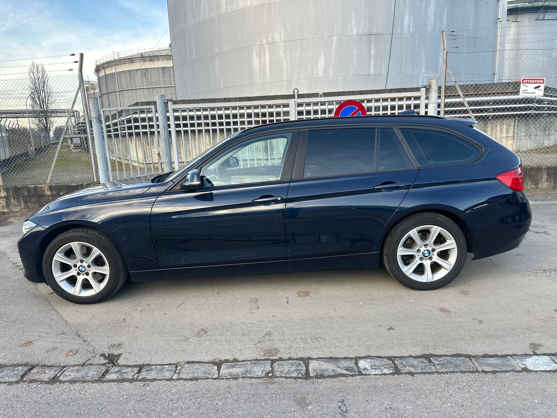 BMW 328i Touring-image-6