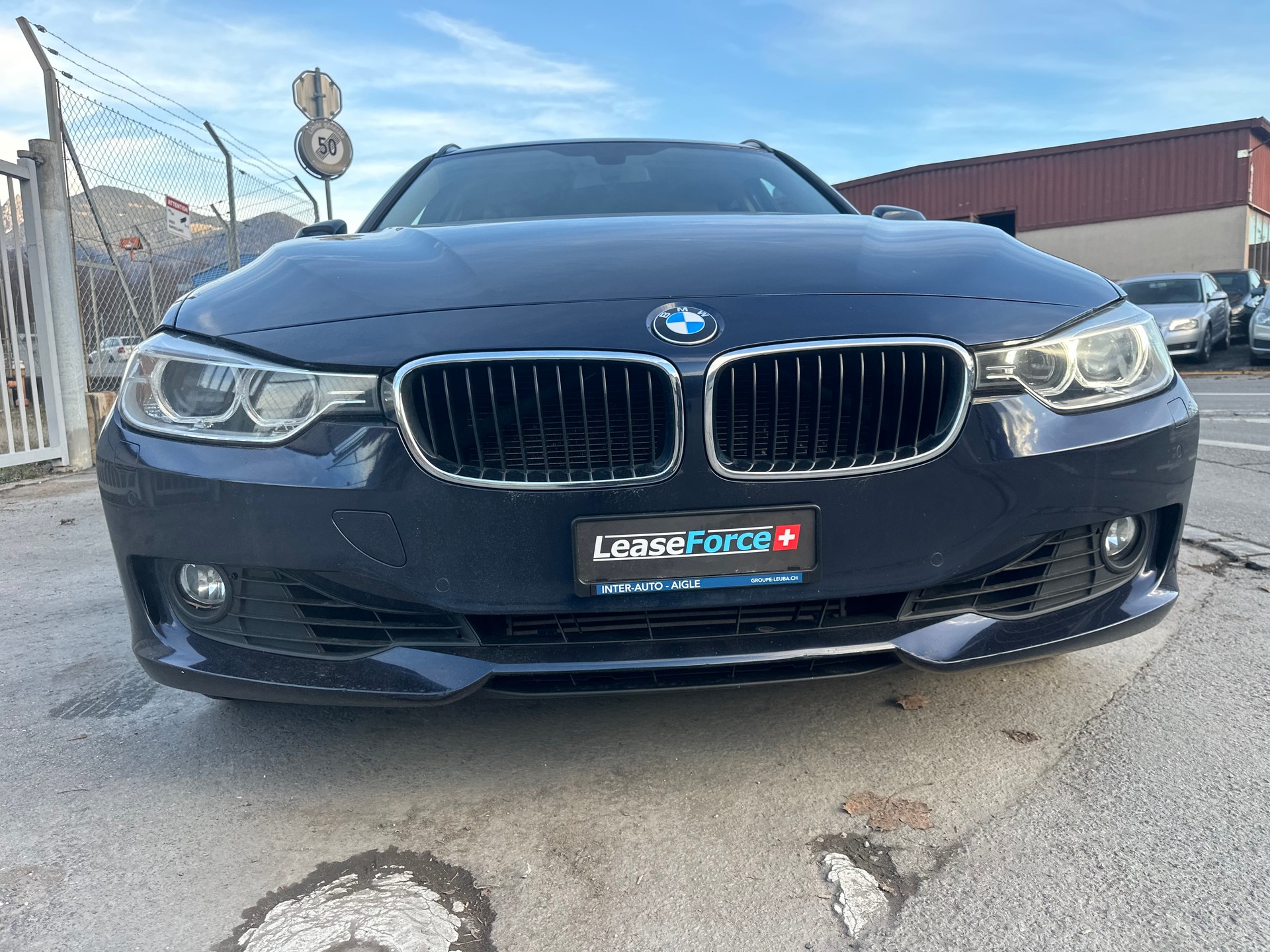 BMW 328i Touring-image-4
