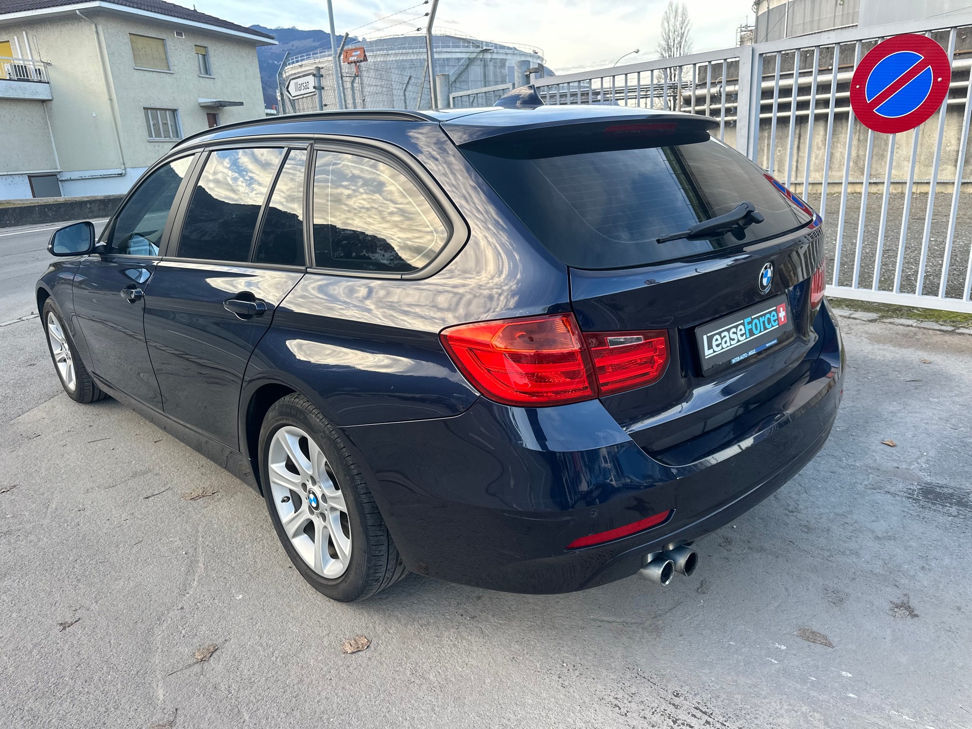 BMW 328i Touring-image-3
