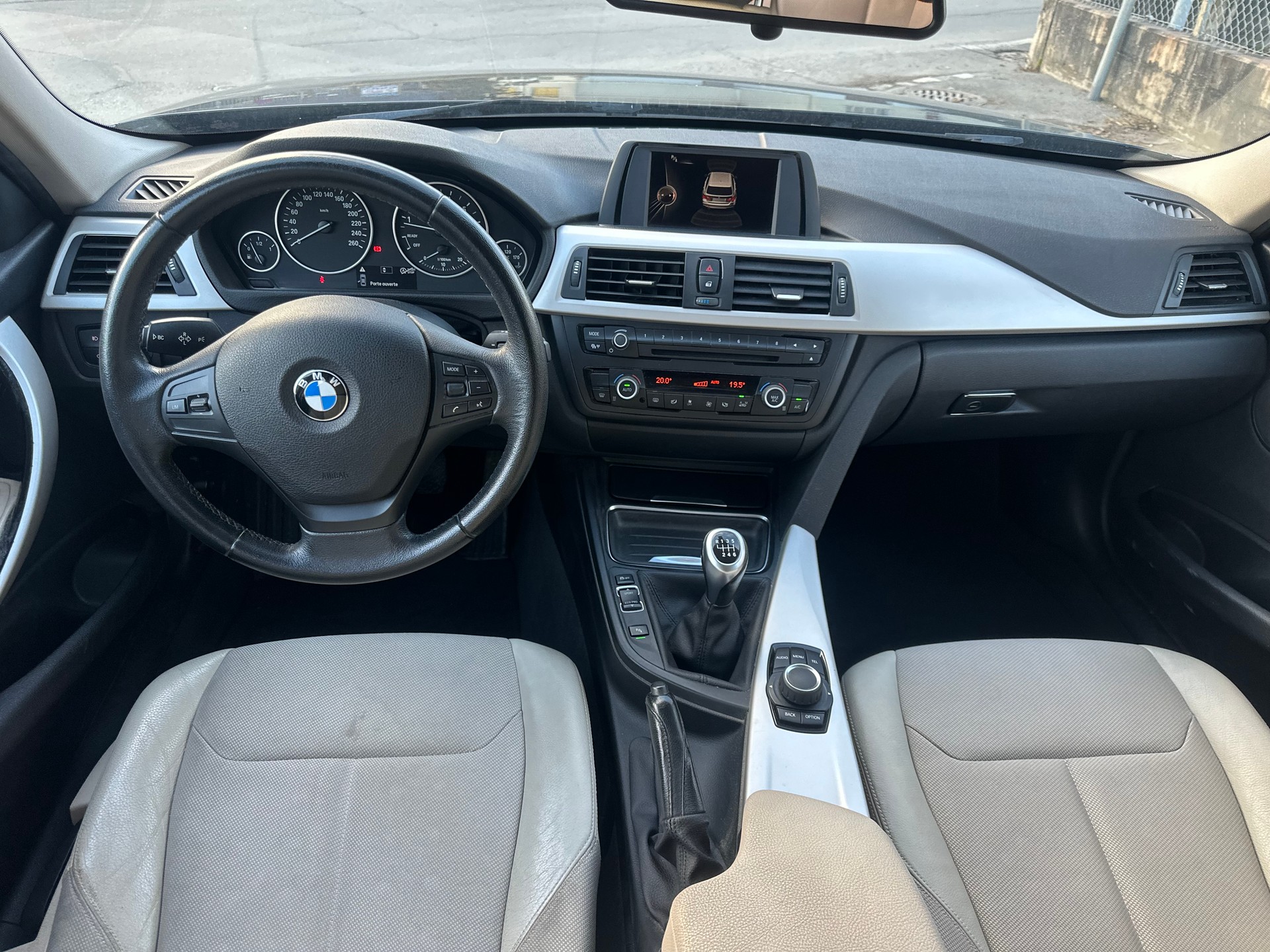 BMW 328i Touring-image-8