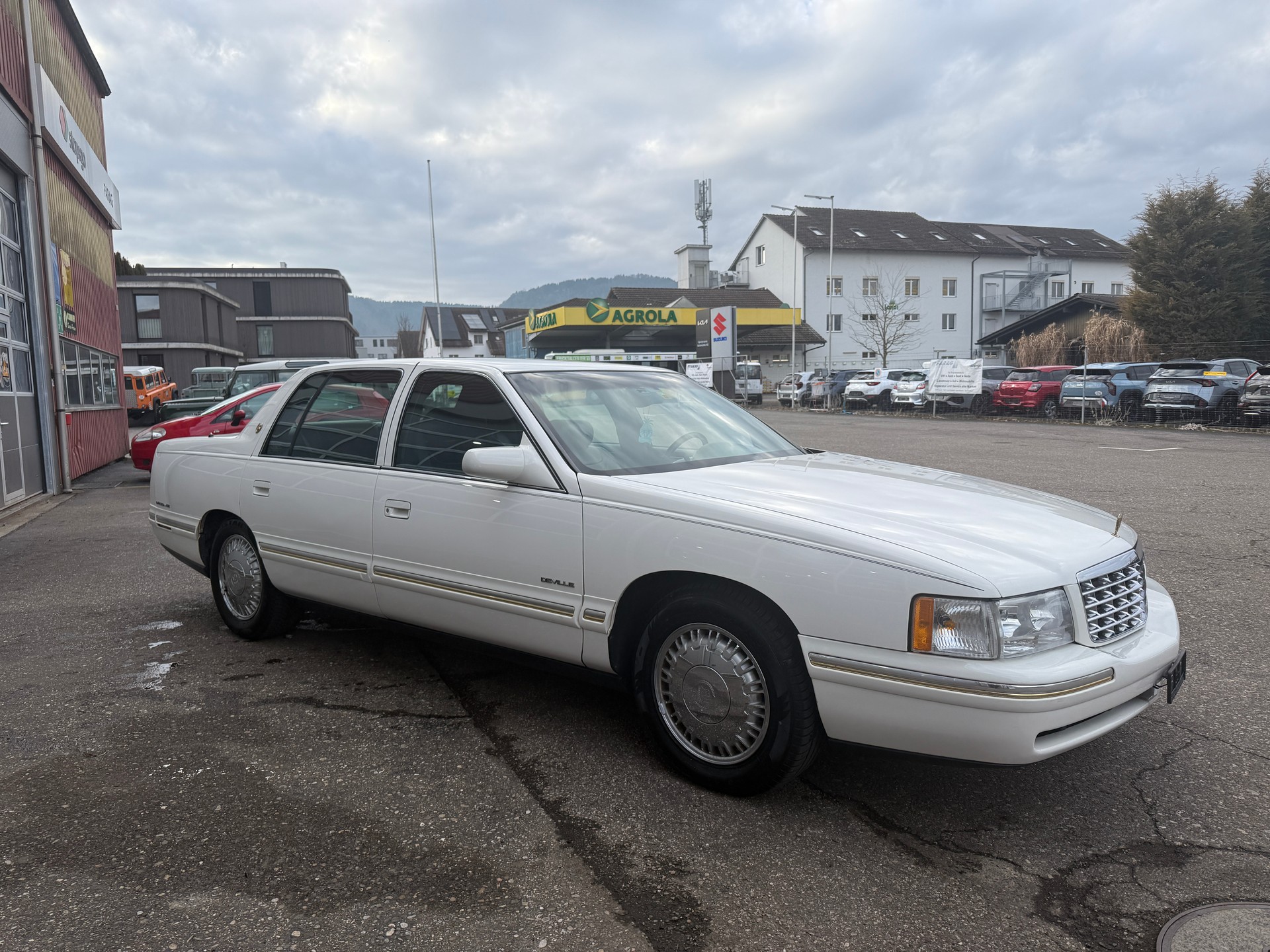 CADILLAC DEVILLE-image-3