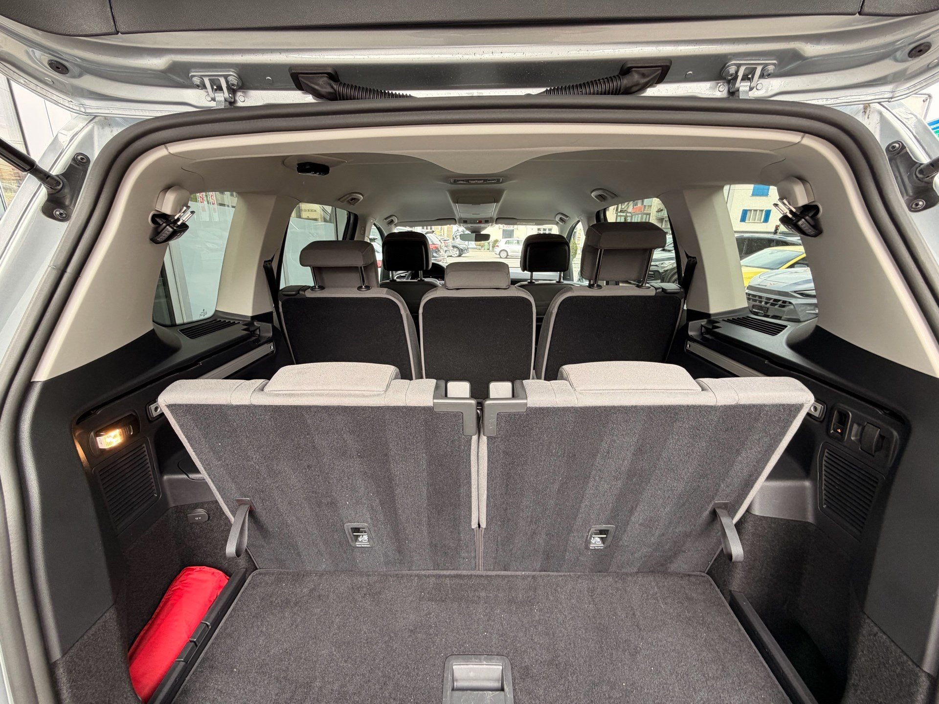 VW Touran 2.0 TDI 150PS DSG HIGHLINE *** TOP AUSSTATTUNG ***-image-24