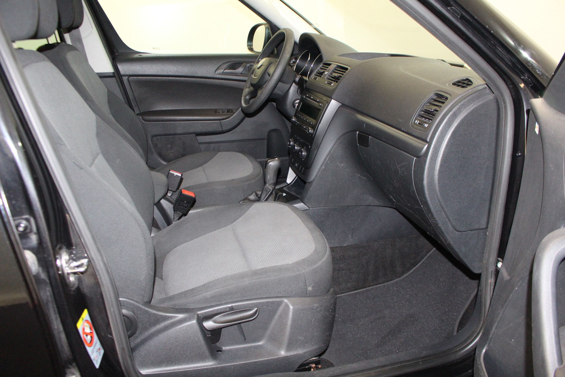 SKODA Yeti 1.8 TSI Active 4x4-image-10