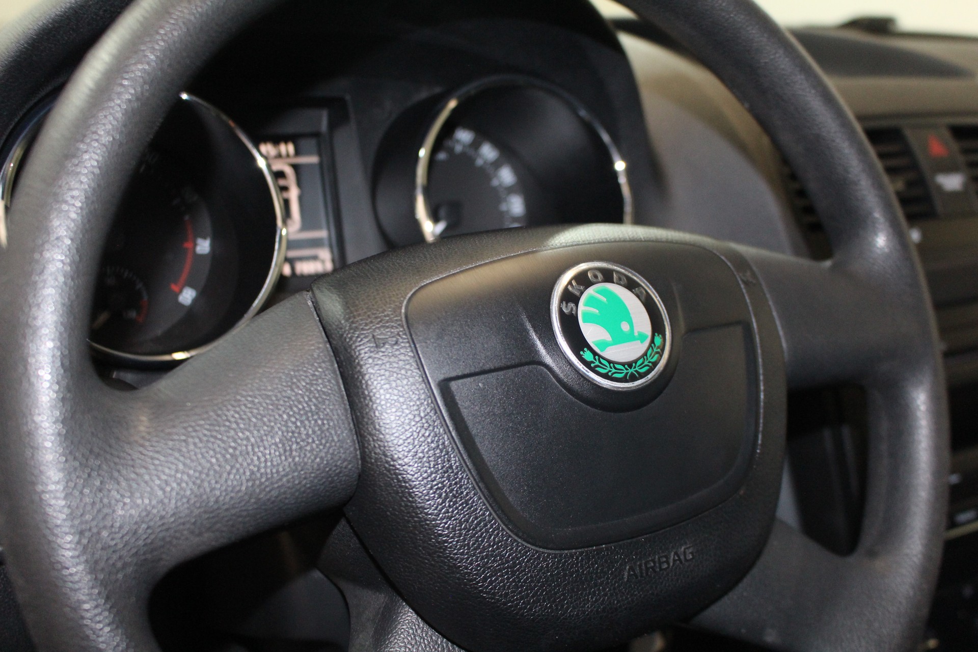SKODA Yeti 1.8 TSI Active 4x4-image-13