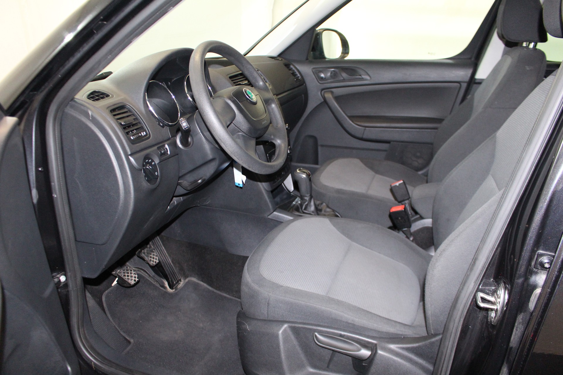 SKODA Yeti 1.8 TSI Active 4x4-image-6