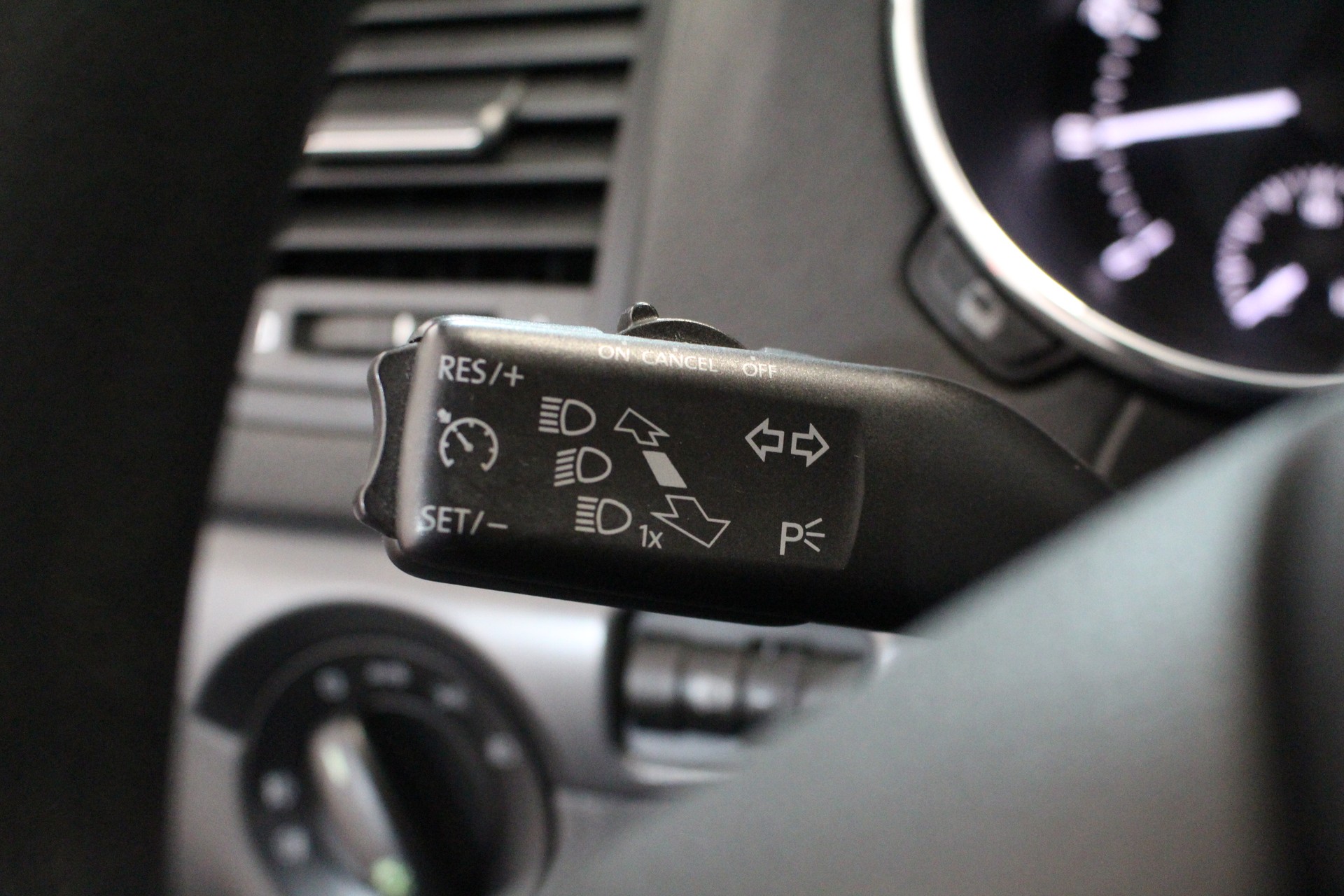 SKODA Yeti 1.8 TSI Active 4x4-image-14