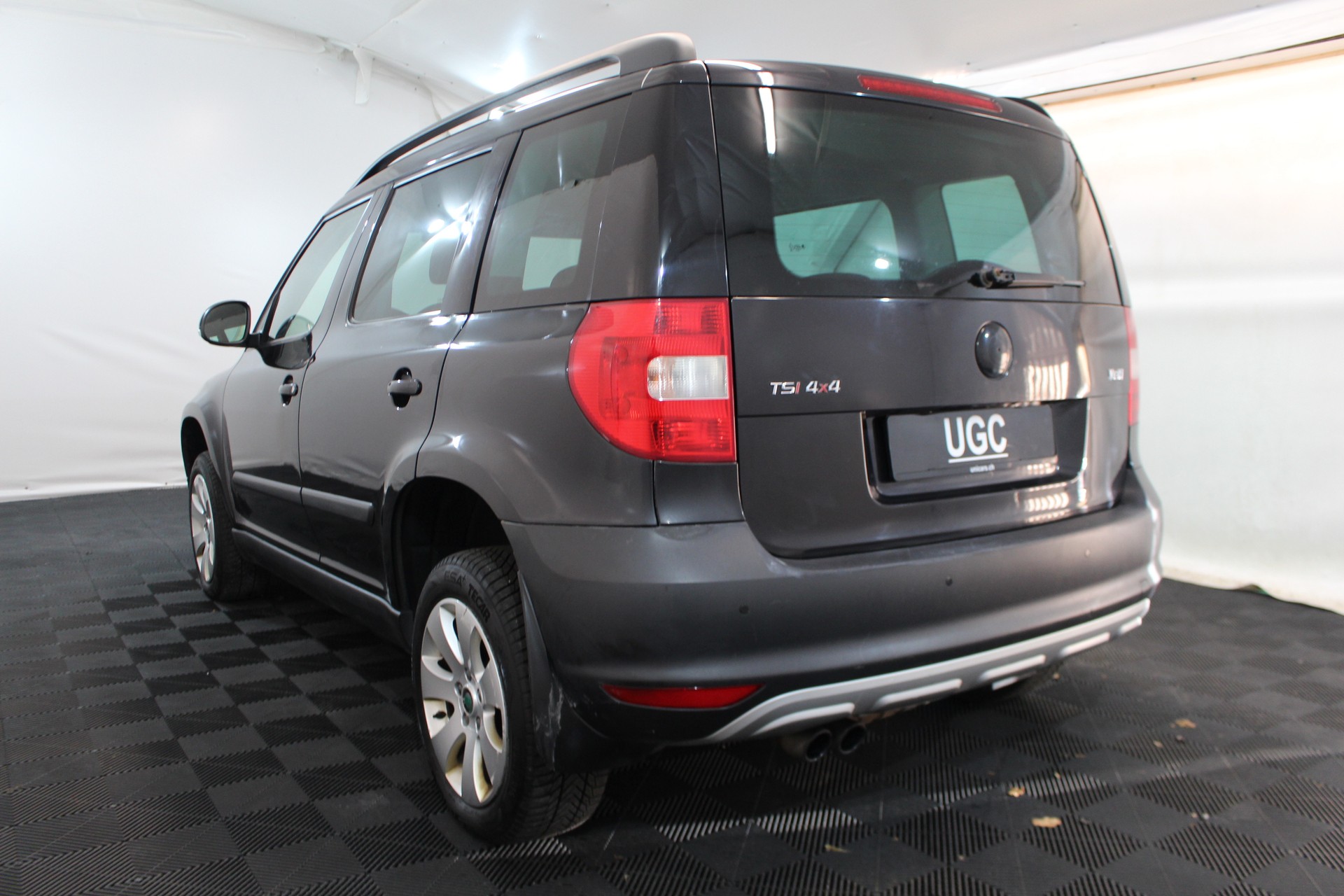 SKODA Yeti 1.8 TSI Active 4x4-showroom-element-3