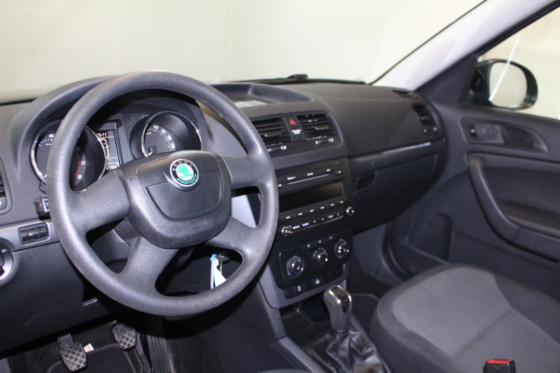 SKODA Yeti 1.8 TSI Active 4x4-image-11