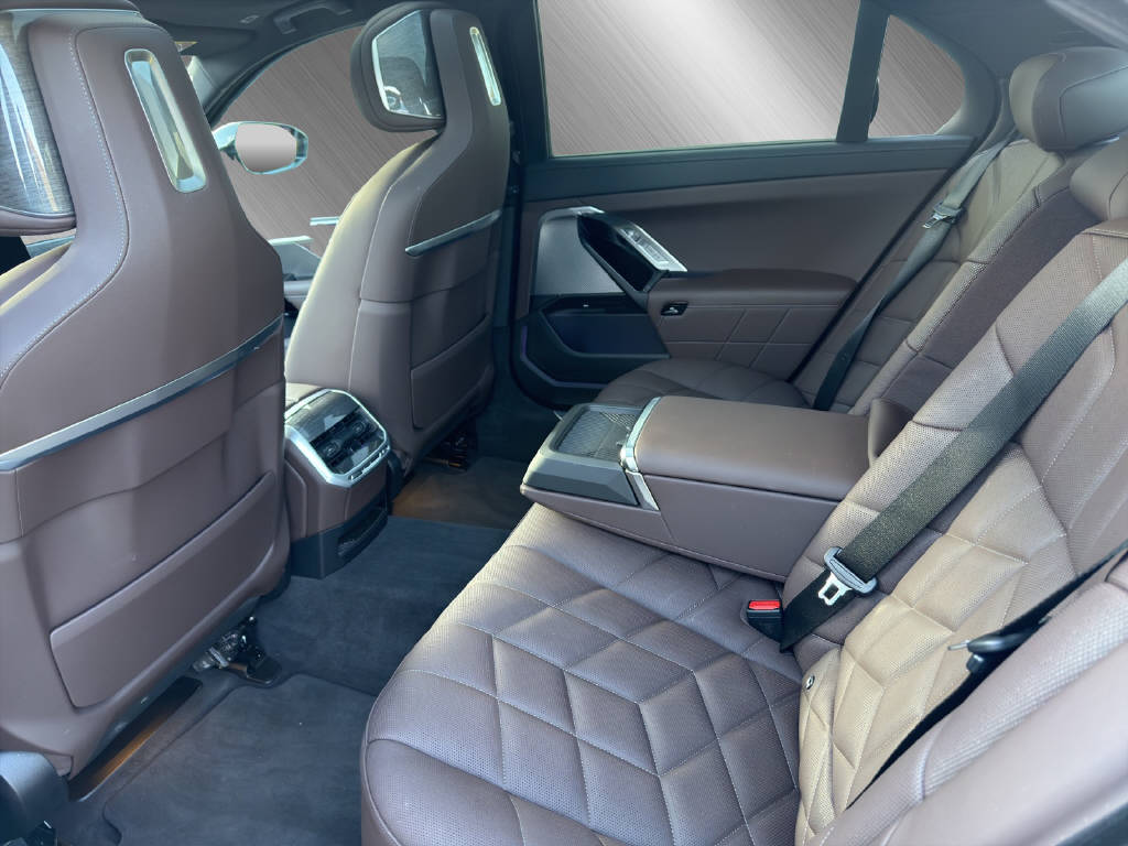 BMW 740d xDrive MSport Pro **CH Fahrzeug**-image-19