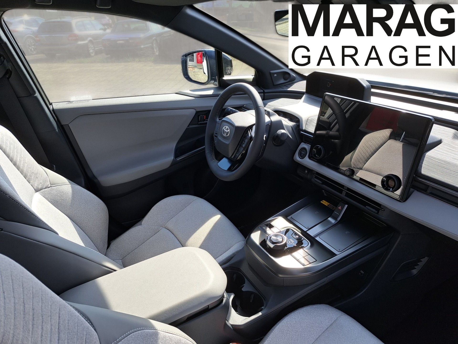 TOYOTA C-HR+ 77 kWh Premium AWD-image-5