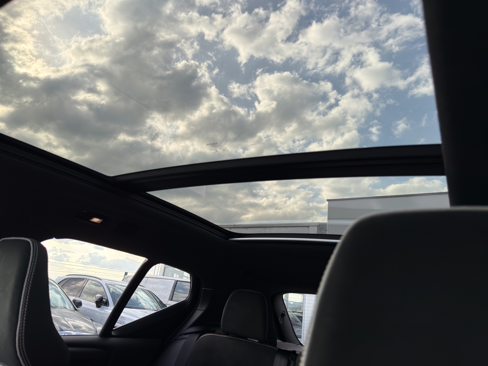 VOLVO XC40 2.0 B4 MH Black Edition-image-11