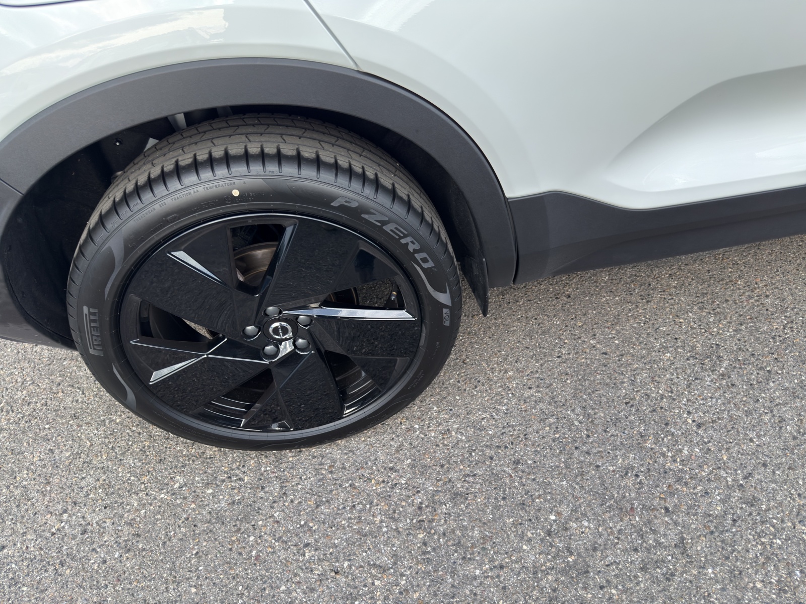 VOLVO XC40 2.0 B4 MH Black Edition-image-17