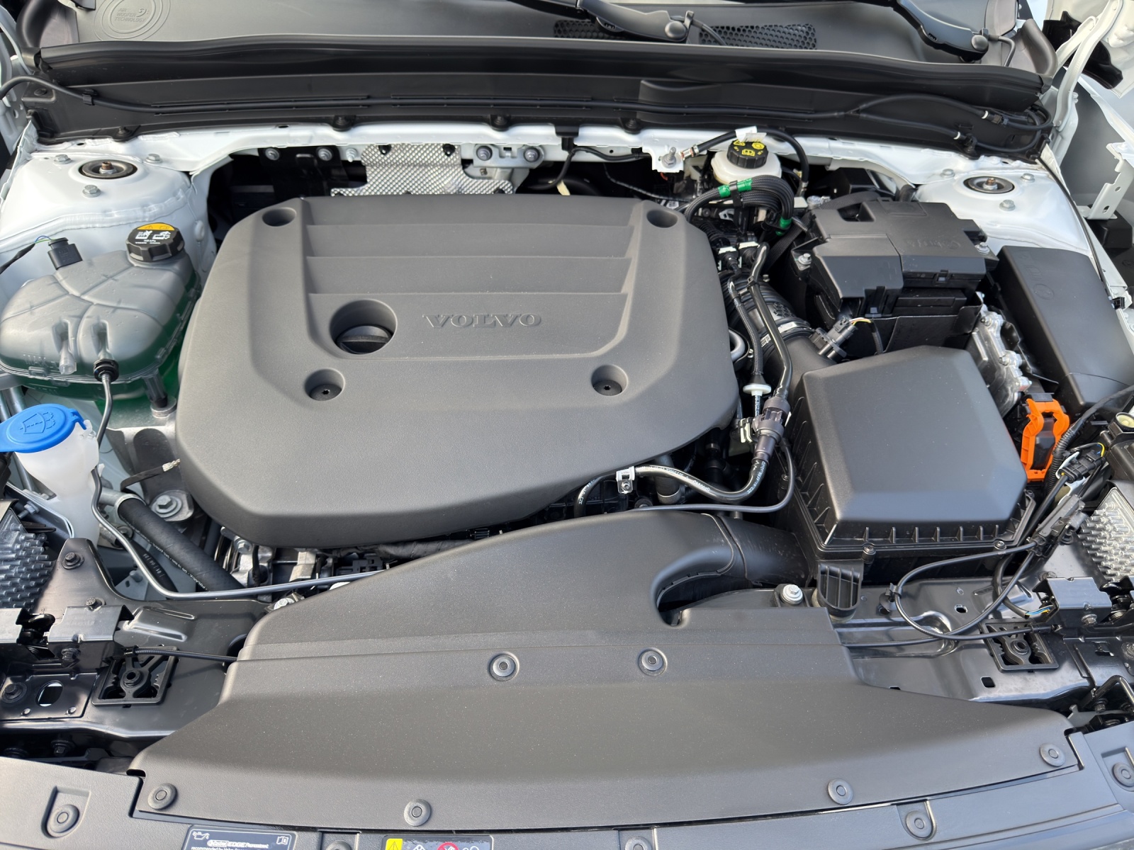 VOLVO XC40 2.0 B4 MH Black Edition-image-14