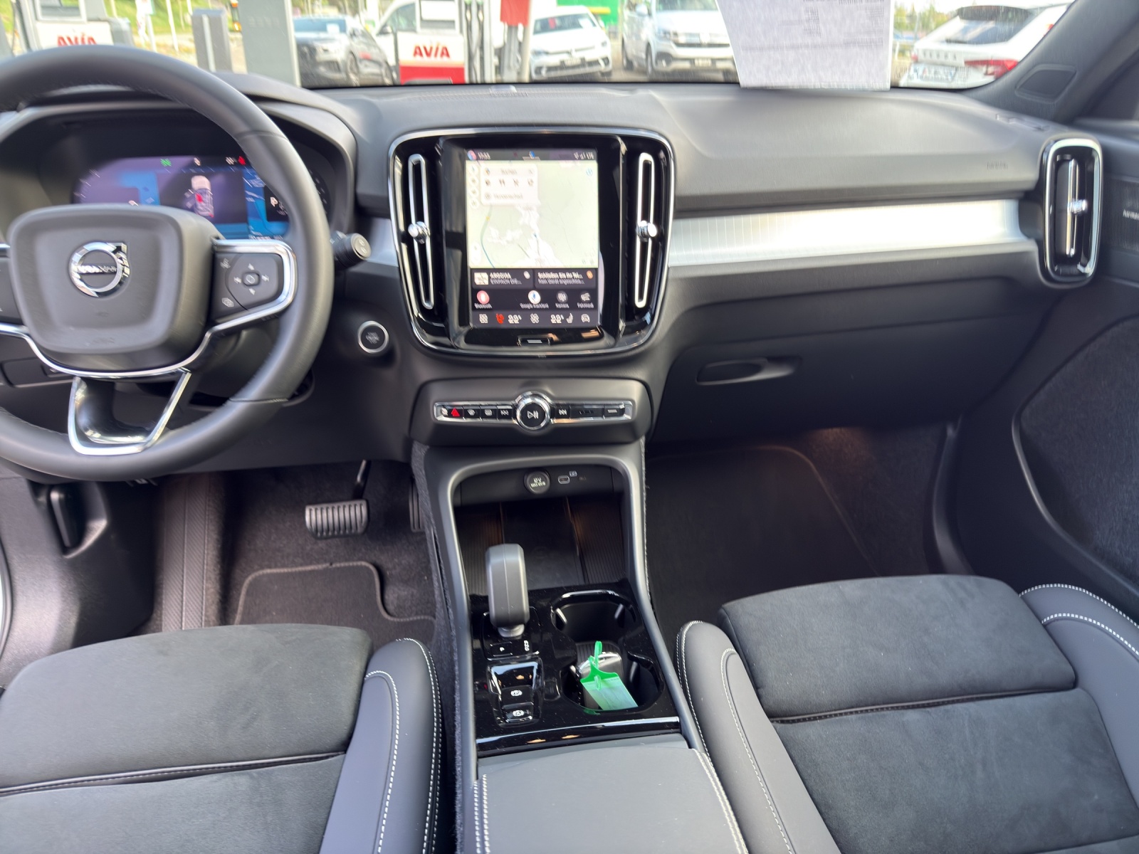 VOLVO XC40 2.0 B4 MH Black Edition-image-9