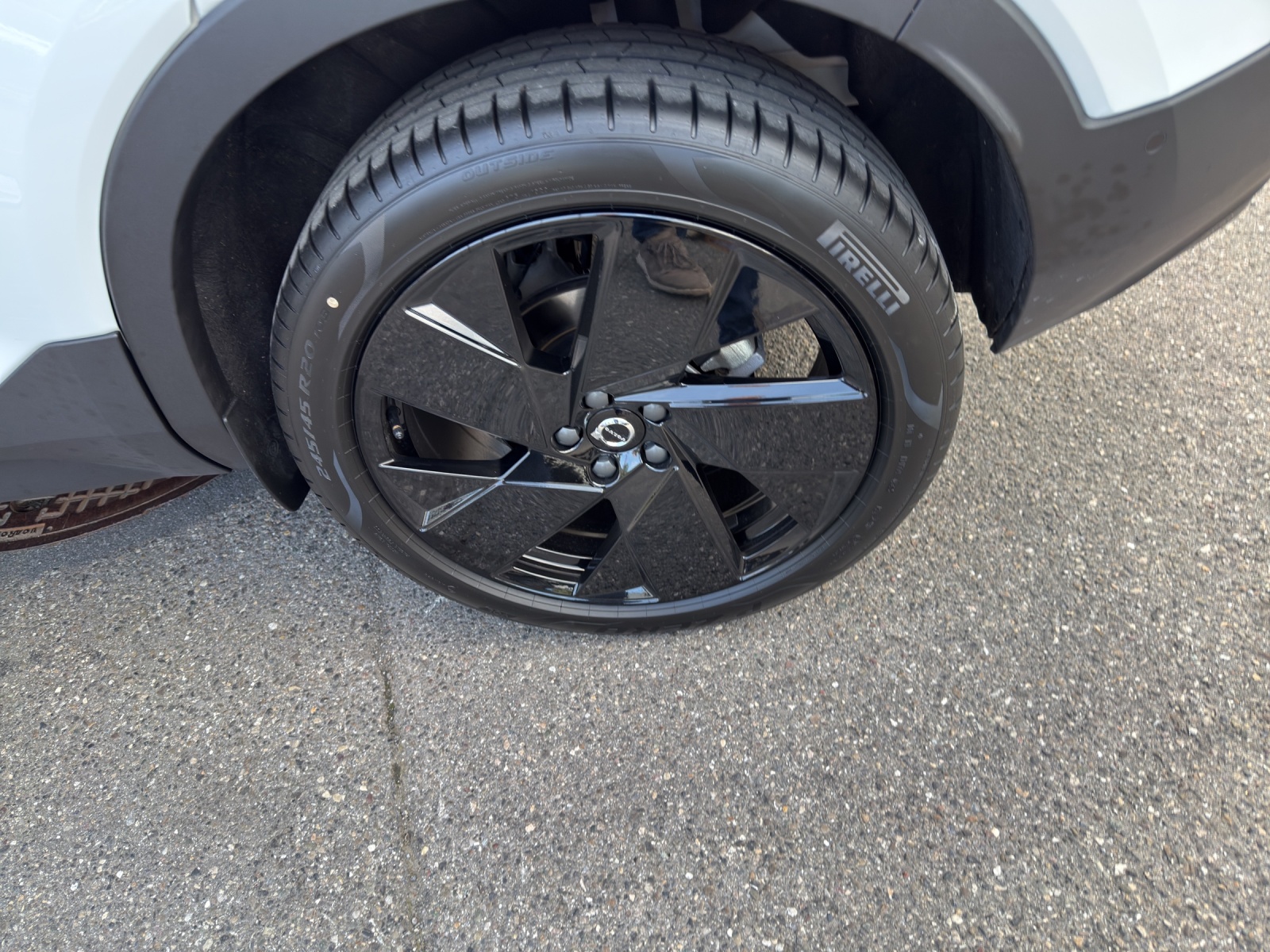 VOLVO XC40 2.0 B4 MH Black Edition-image-16