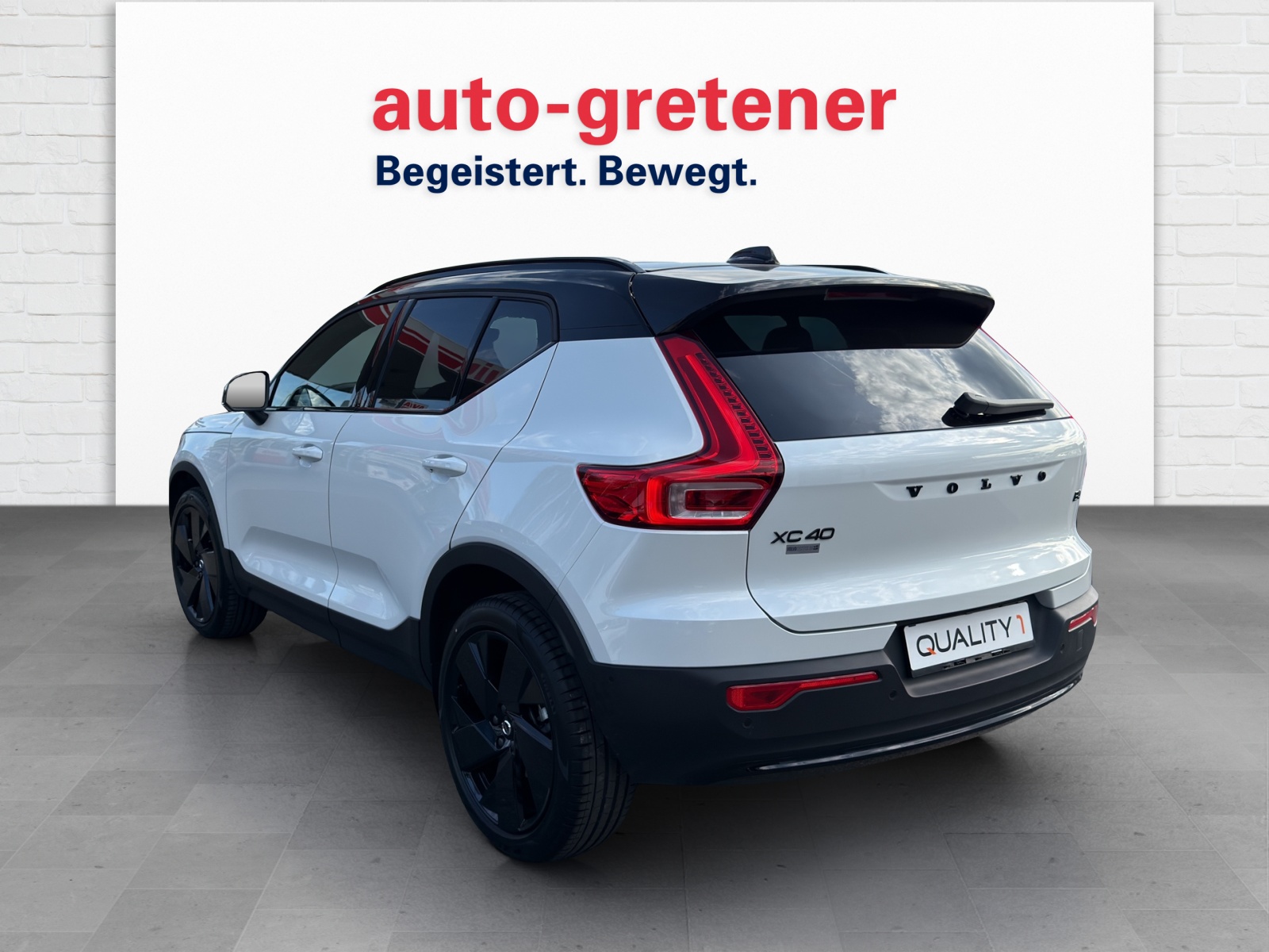 VOLVO XC40 2.0 B4 MH Black Edition-showroom-element-1