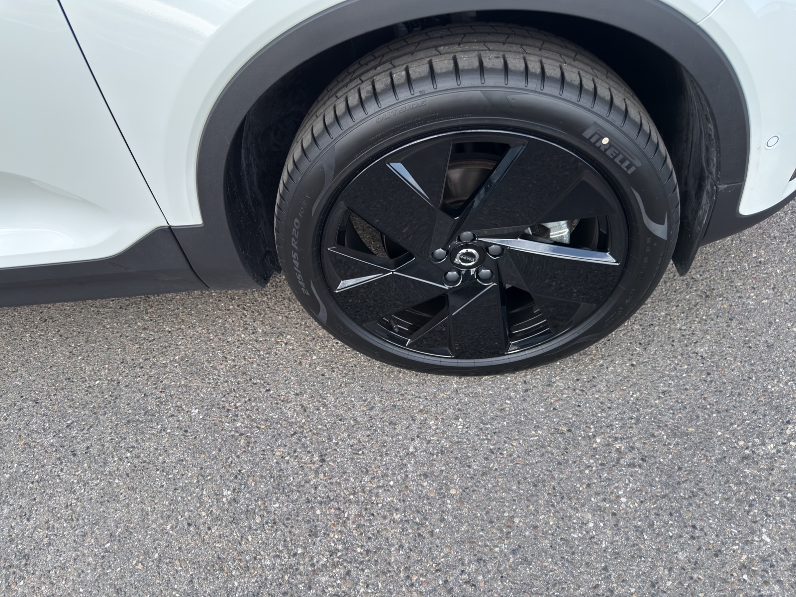 VOLVO XC40 2.0 B4 MH Black Edition-image-18