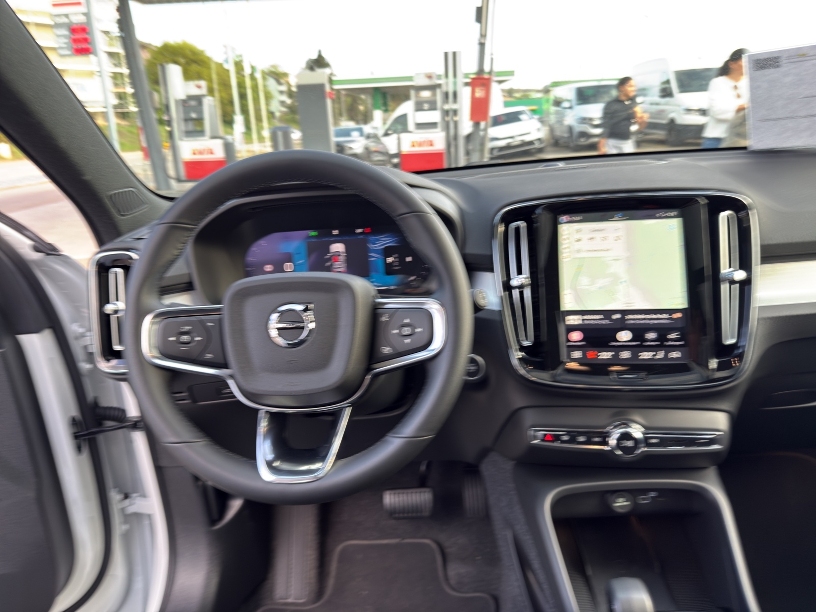 VOLVO XC40 2.0 B4 MH Black Edition-image-8
