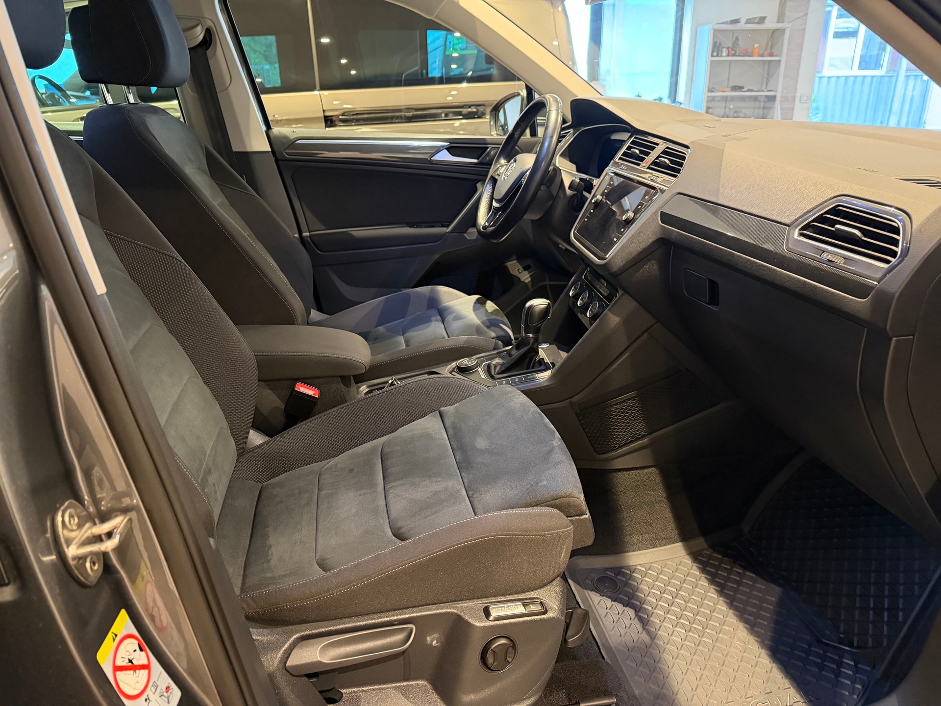 VW Tiguan 1.4 TSI Comfortline DSG-image-8