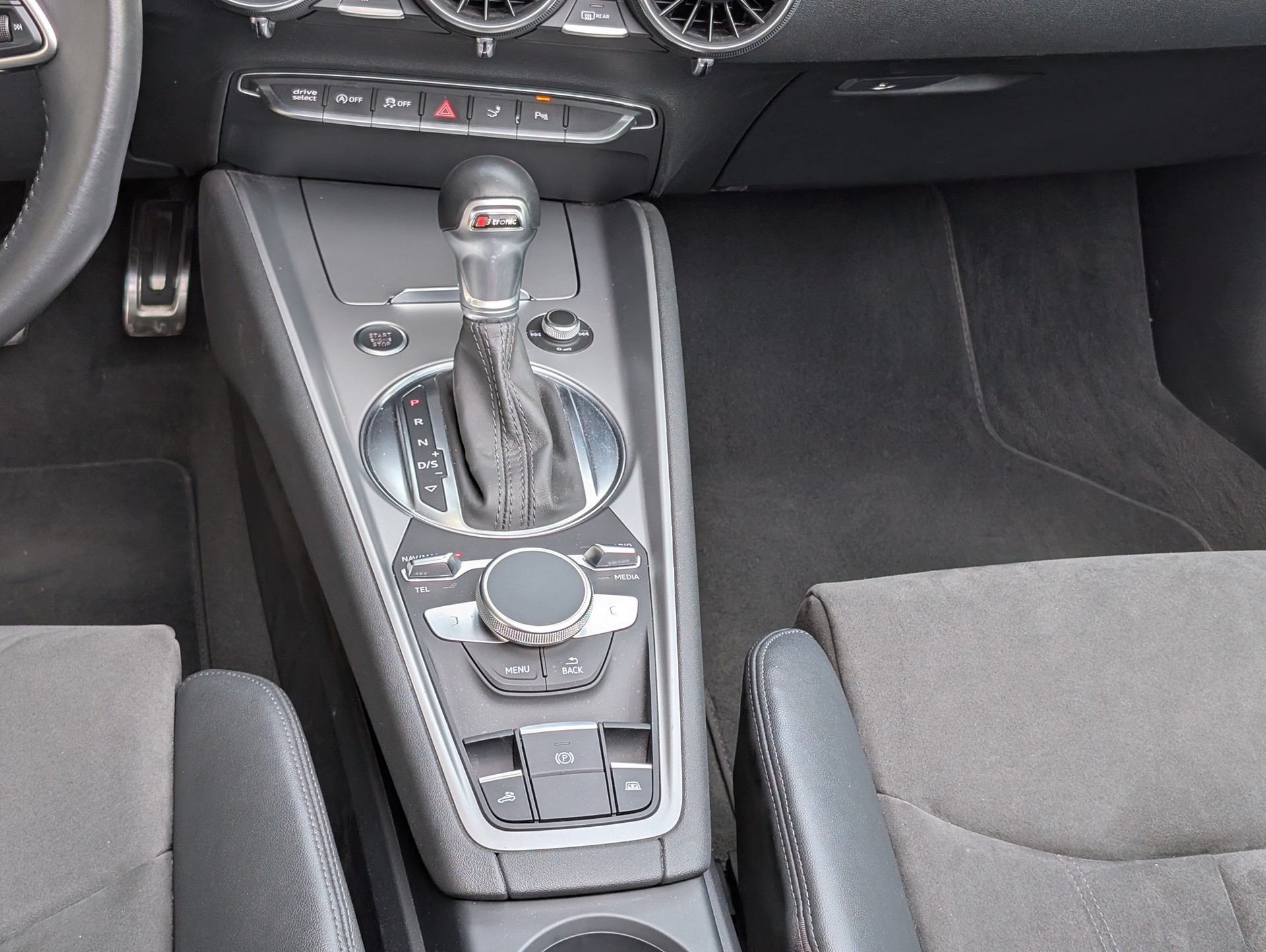 AUDI TT Roadster 45 TFSI S-tronic quattro-image-10
