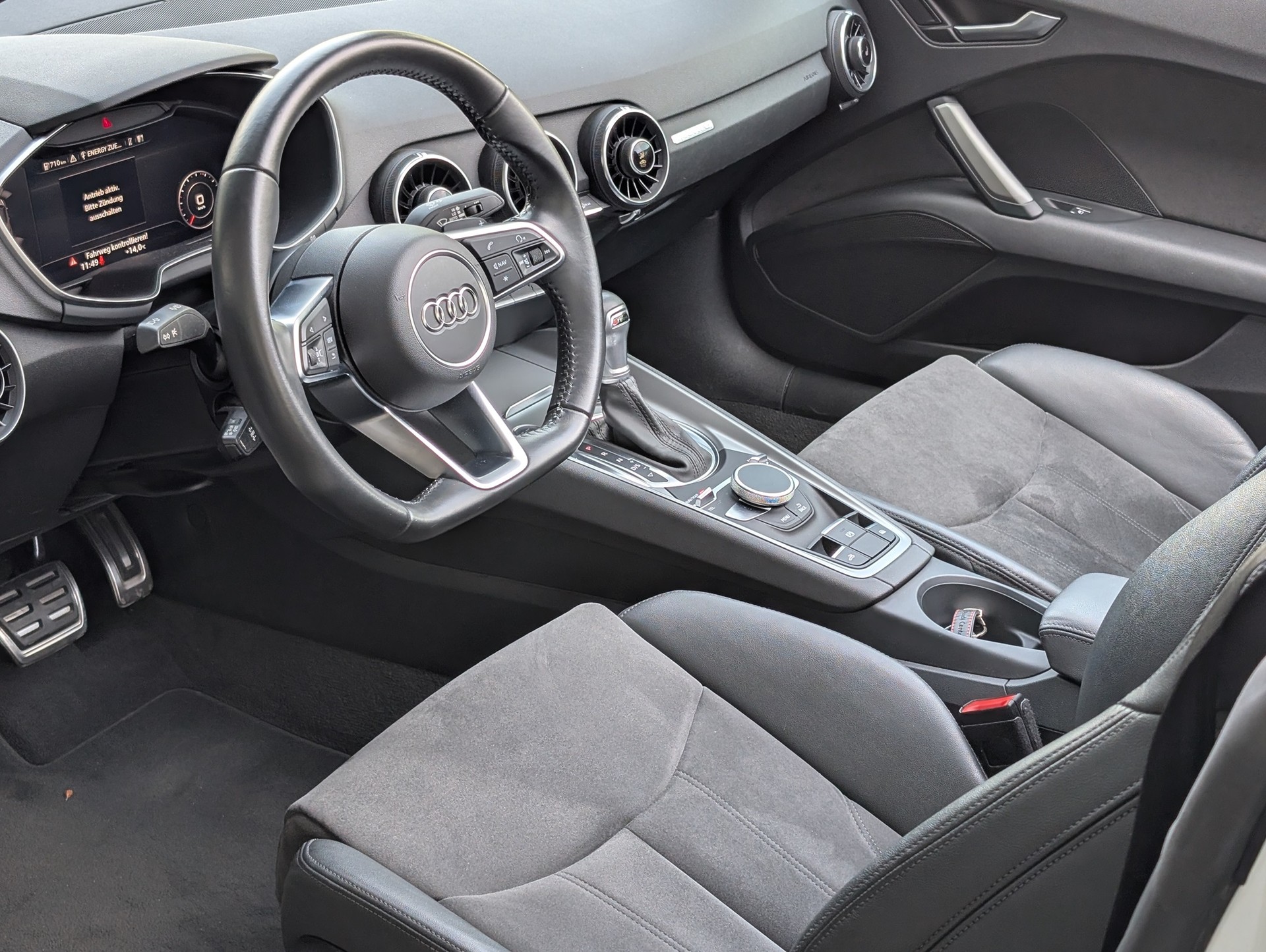 AUDI TT Roadster 45 TFSI S-tronic quattro-image-12
