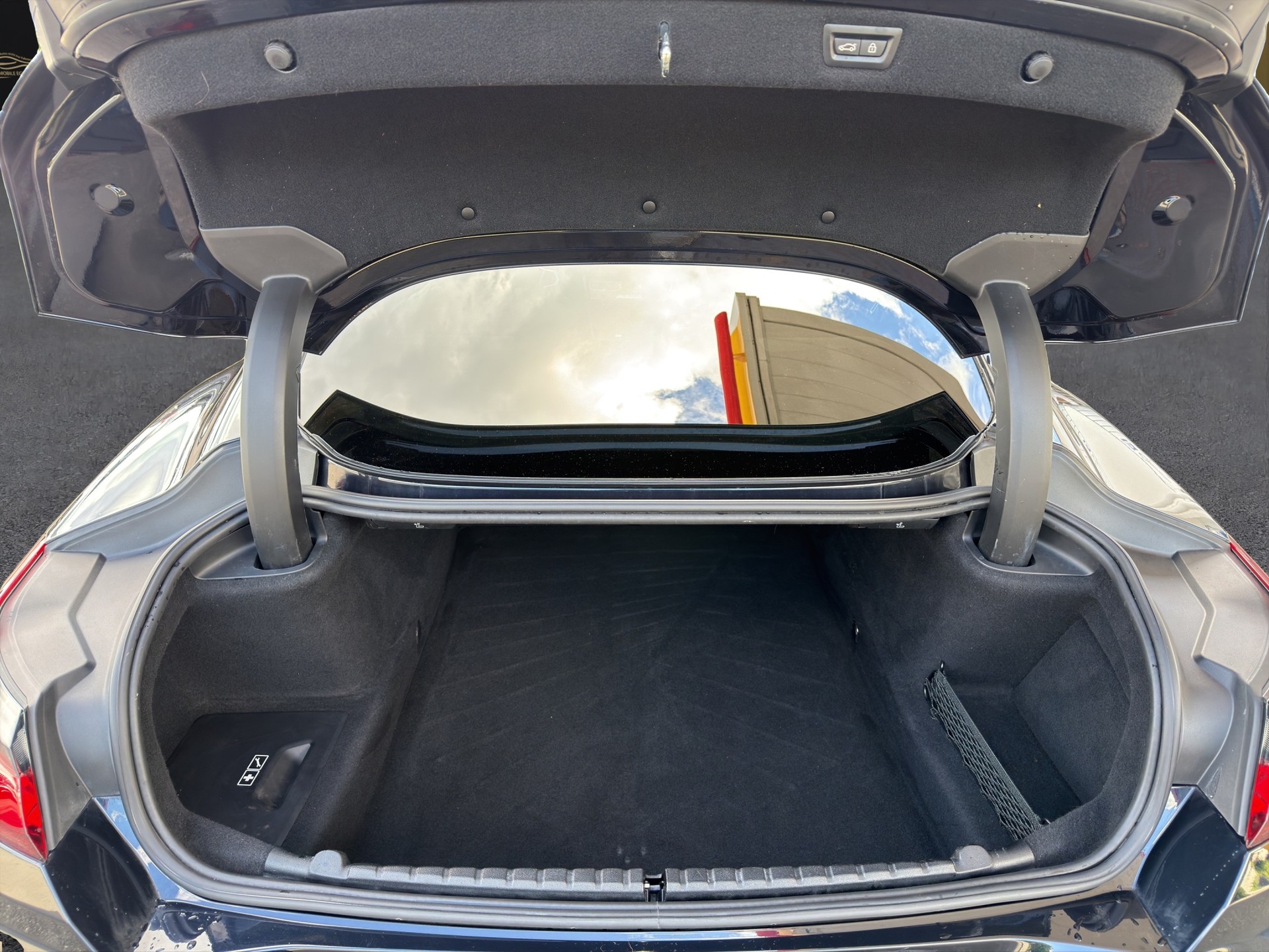 BMW M850i xDrive Coupé-image-13