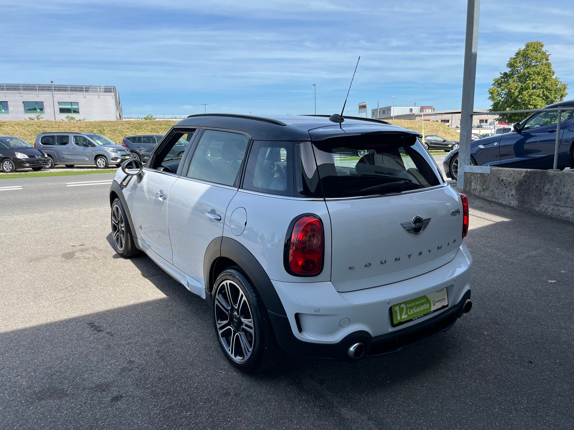 MINI Countryman Cooper S ALL4+++FRISCH AB MFK+++GEPFLEGT+++-showroom-element-1