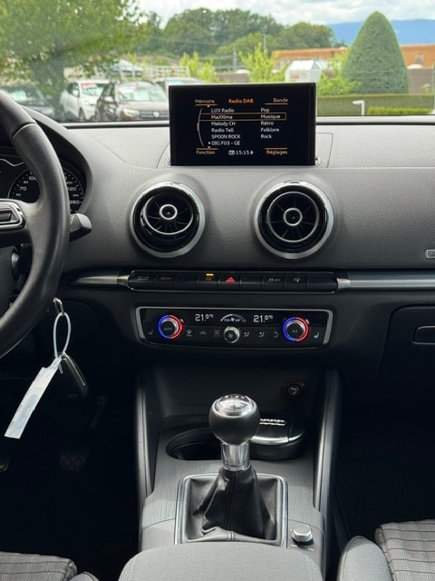 AUDI A3 Sportback 2.0 TDI Ambition quattro-image-10