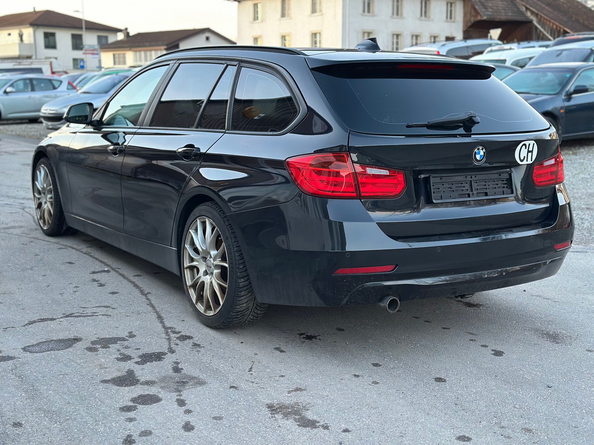 BMW 320d Efficient Dynamics Touring-image-4