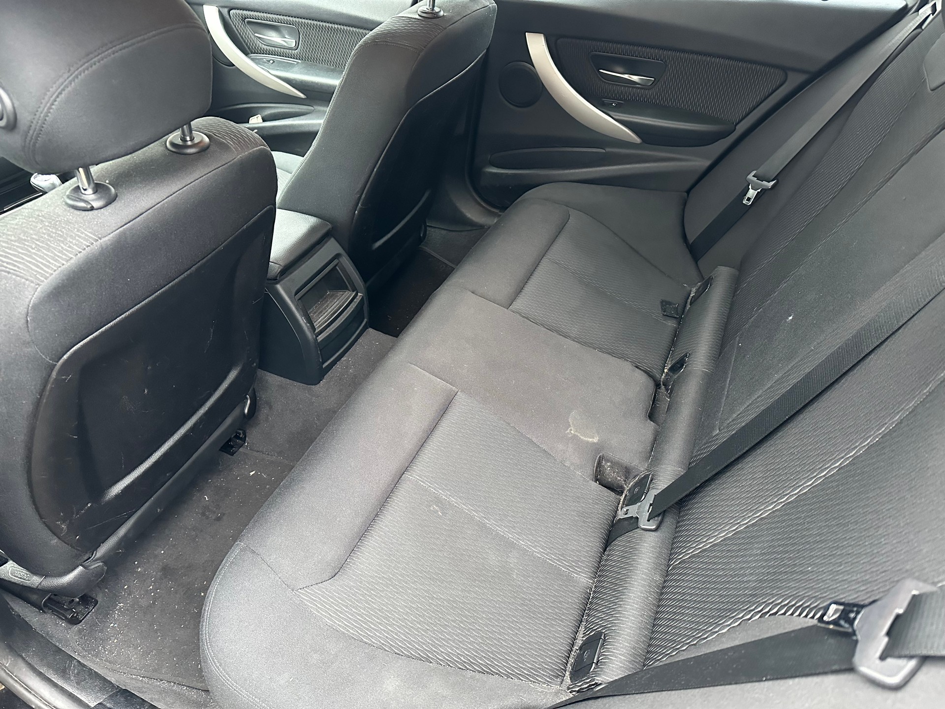 BMW 320d Efficient Dynamics Touring-image-10