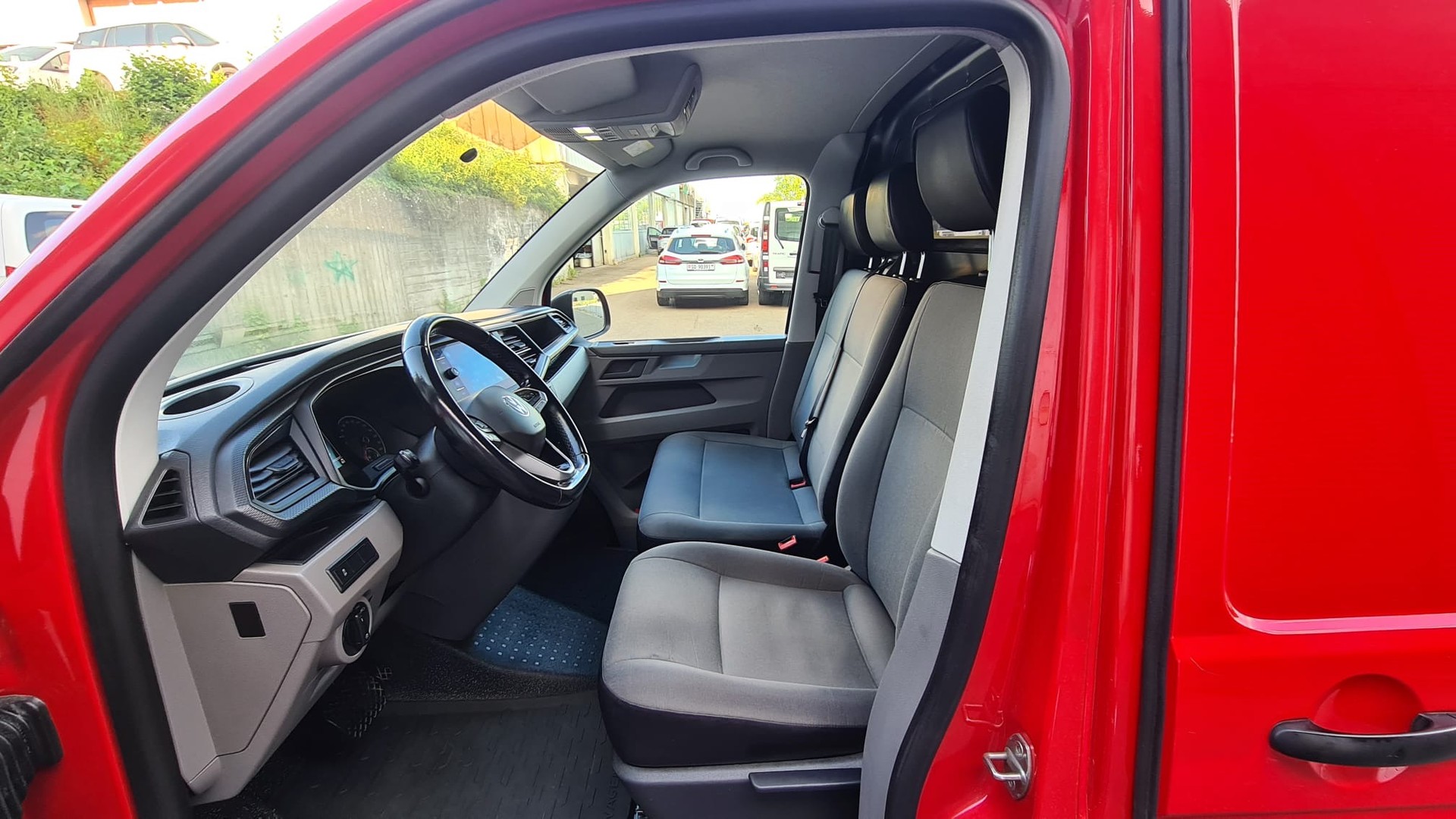 VW T6.1 2.0 TDI 4Motion ** 3-Plätzer ** 150 PS ** Gr-Navi ** Klimaanlage ** Tempomat ** PDC V+H ** Frisch Ab MFK & Service **-image-3