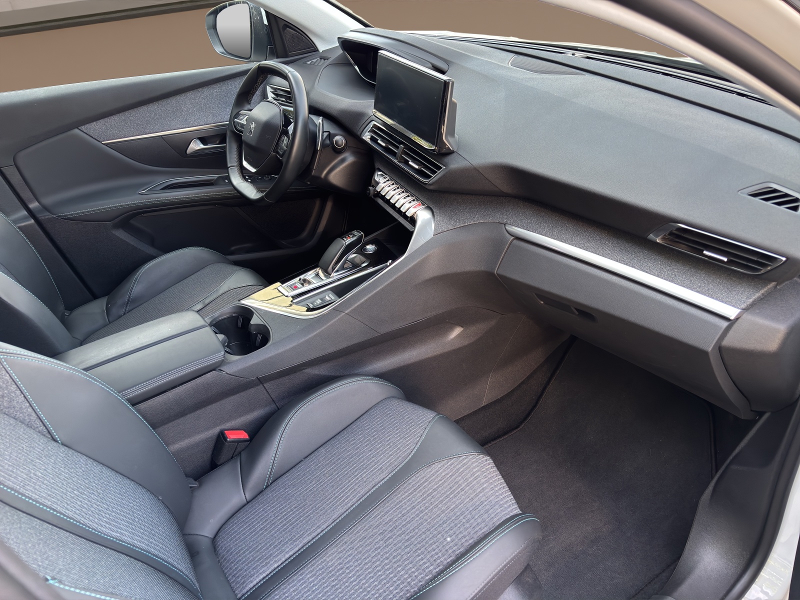 PEUGEOT 3008 225e Hybrid2 GT EAT8-image-10
