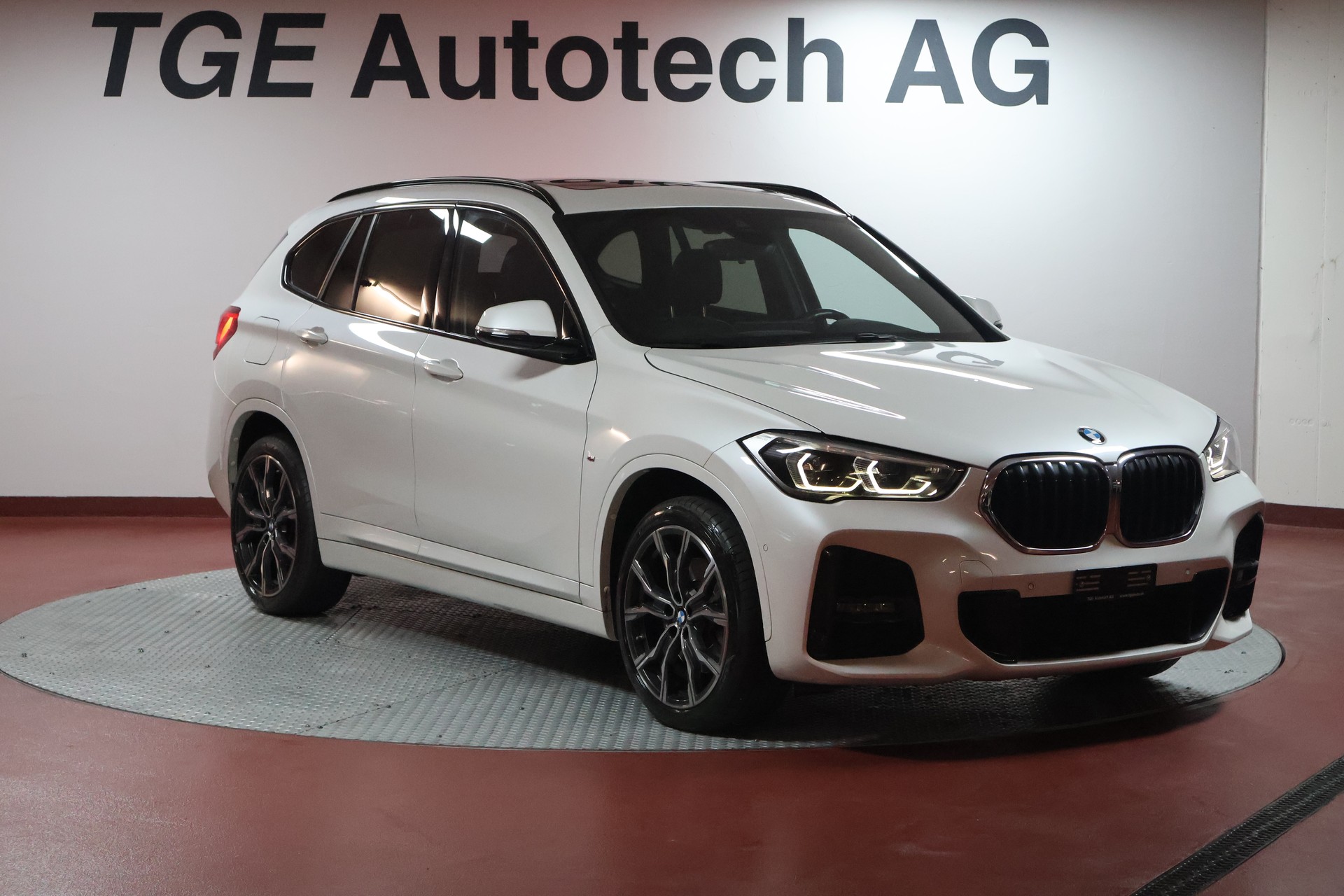 BMW X1 xDrive 25d M Sport Steptronic-showroom-element-1